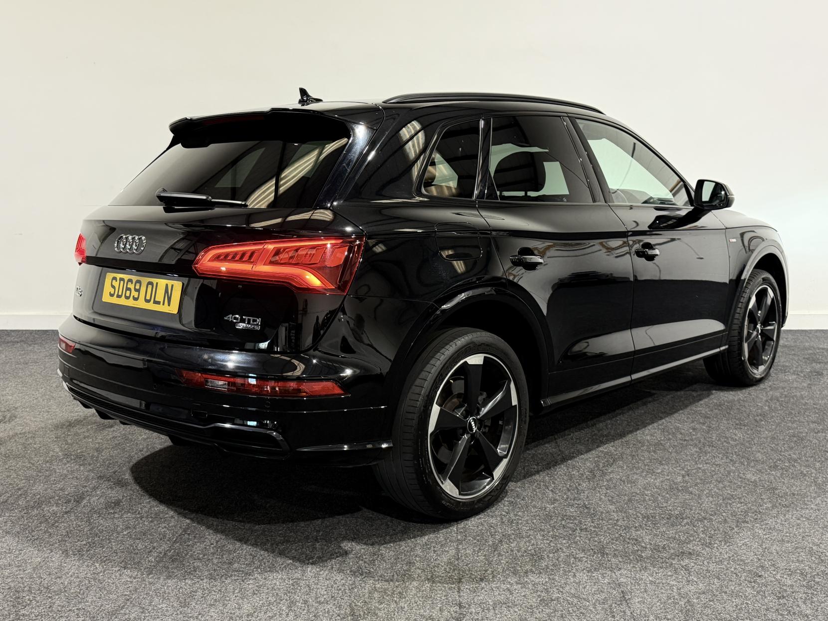 Audi Q5 2.0 TDI 40 Black Edition SUV 5dr Diesel S Tronic quattro Euro 6 (s/s) (190 ps)