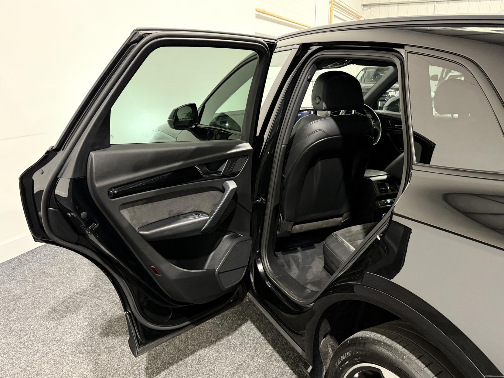 Audi Q5 2.0 TDI 40 Black Edition SUV 5dr Diesel S Tronic quattro Euro 6 (s/s) (190 ps)