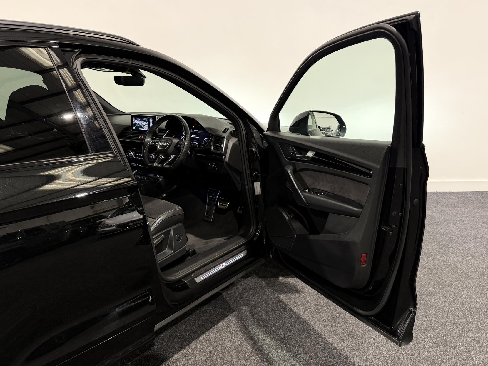 Audi Q5 2.0 TDI 40 Black Edition SUV 5dr Diesel S Tronic quattro Euro 6 (s/s) (190 ps)