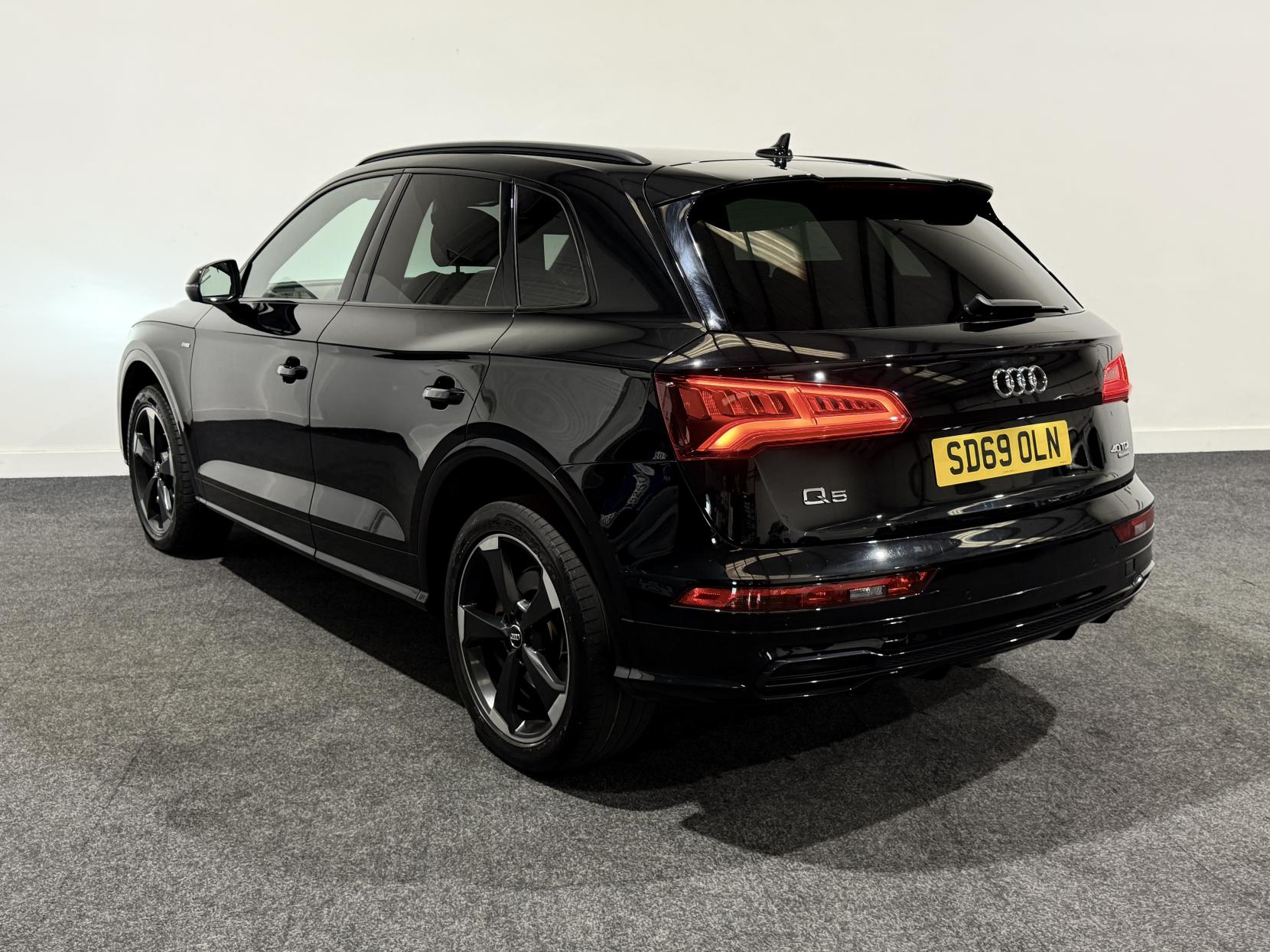 Audi Q5 2.0 TDI 40 Black Edition SUV 5dr Diesel S Tronic quattro Euro 6 (s/s) (190 ps)