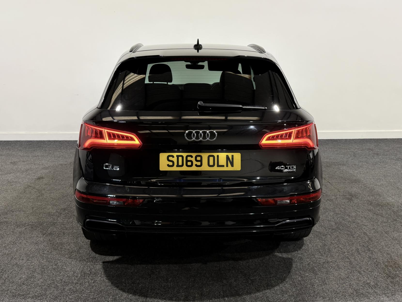 Audi Q5 2.0 TDI 40 Black Edition SUV 5dr Diesel S Tronic quattro Euro 6 (s/s) (190 ps)