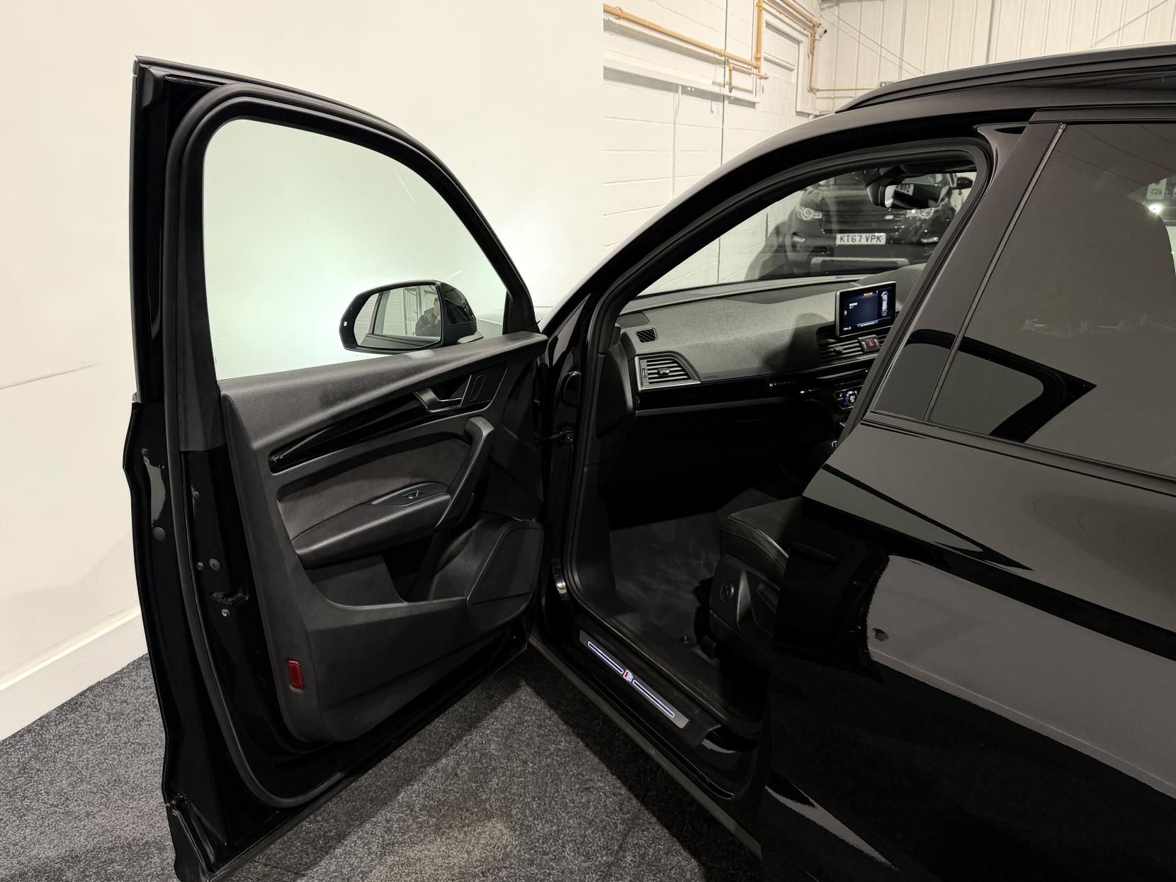 Audi Q5 2.0 TDI 40 Black Edition SUV 5dr Diesel S Tronic quattro Euro 6 (s/s) (190 ps)