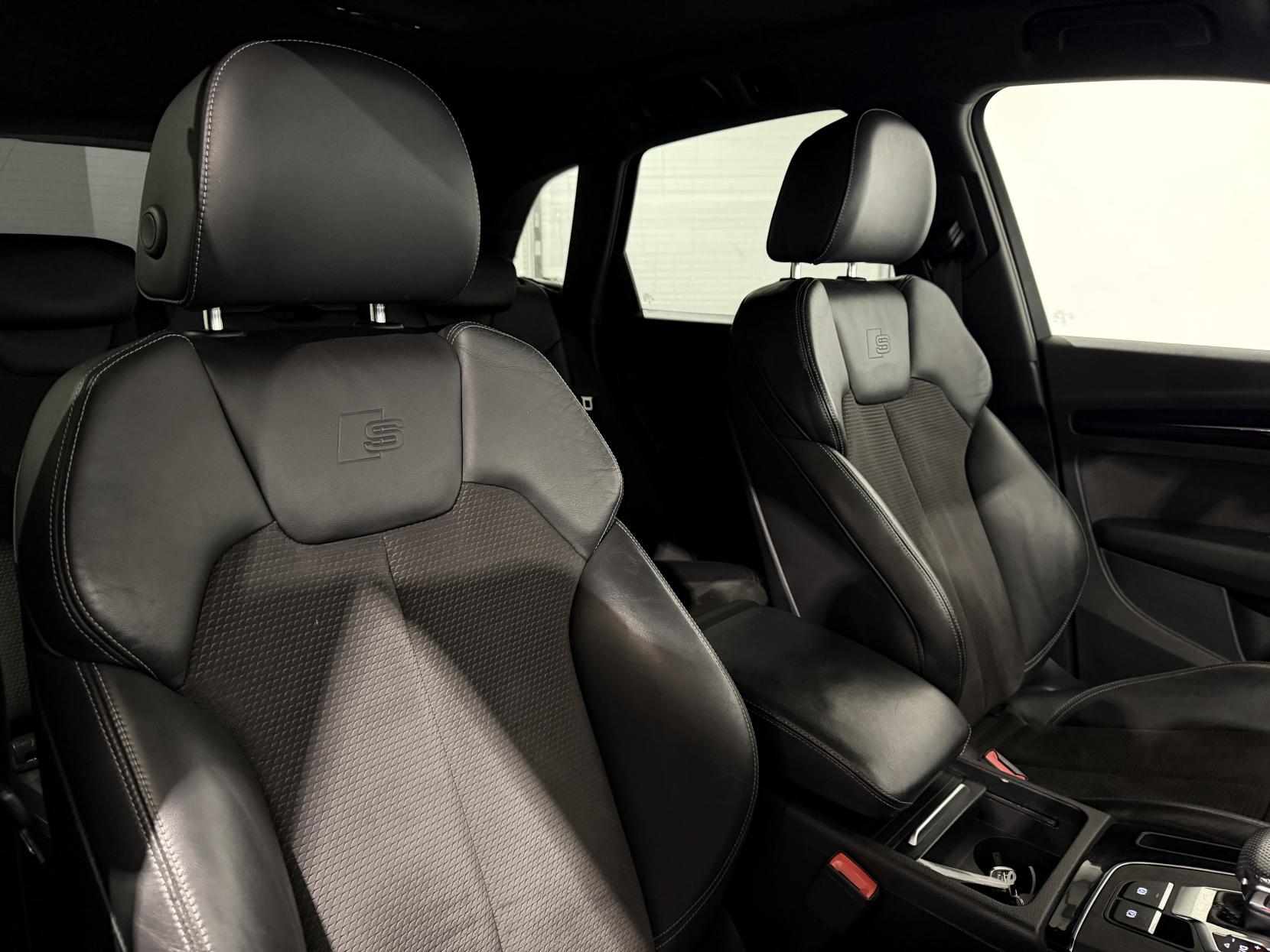 Audi Q5 2.0 TDI 40 Black Edition SUV 5dr Diesel S Tronic quattro Euro 6 (s/s) (190 ps)