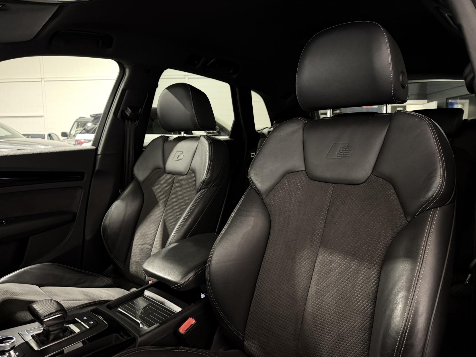 Audi Q5 2.0 TDI 40 Black Edition SUV 5dr Diesel S Tronic quattro Euro 6 (s/s) (190 ps)