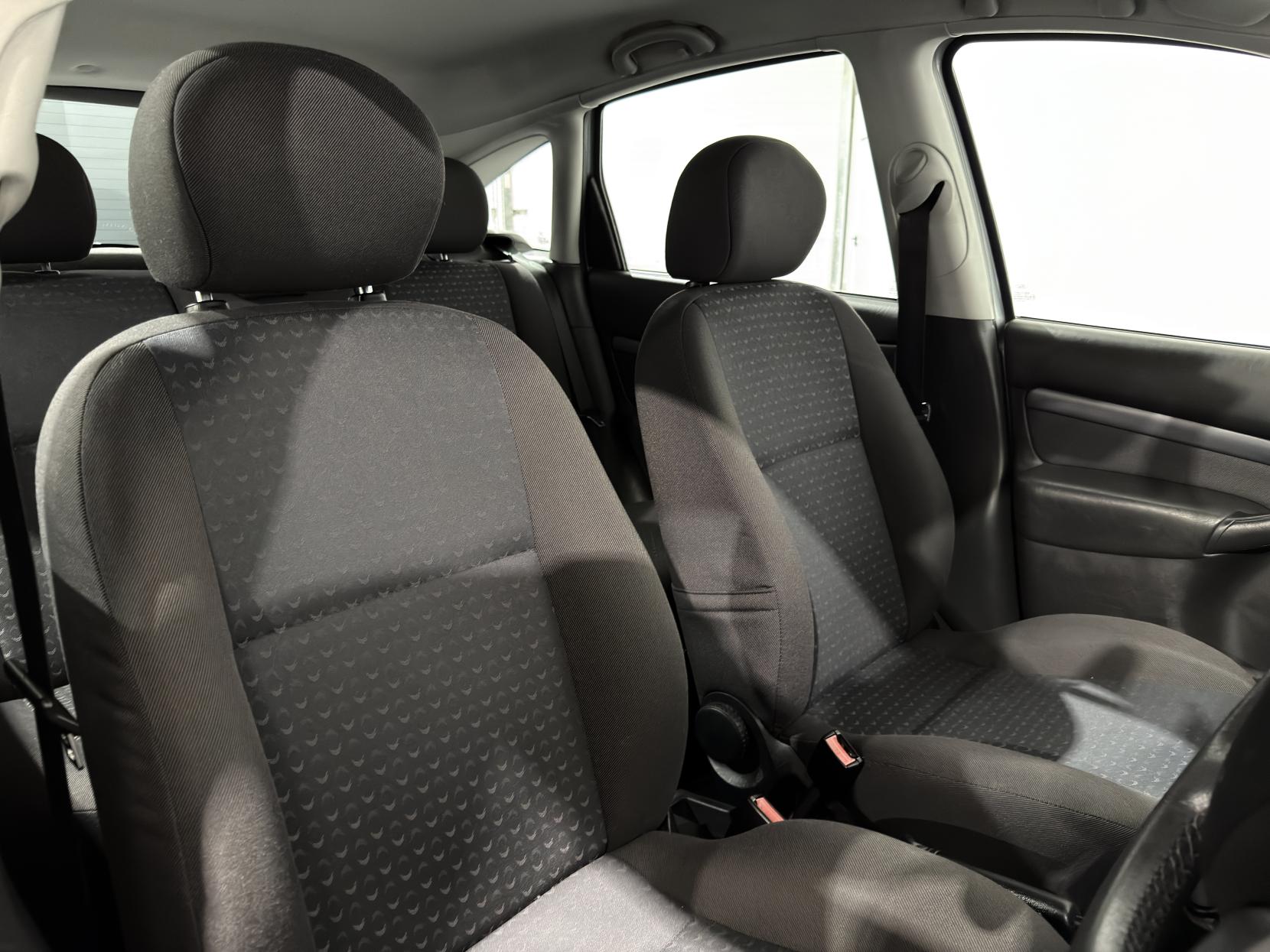 Ford Focus 1.6i 16v Edge Hatchback 5dr Petrol Manual (165 g/km, 99 bhp)