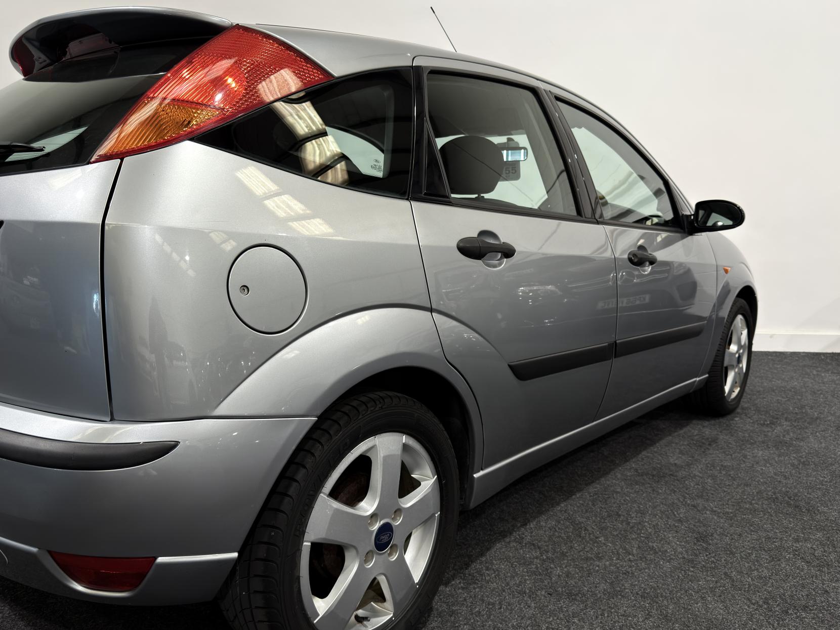 Ford Focus 1.6i 16v Edge Hatchback 5dr Petrol Manual (165 g/km, 99 bhp)