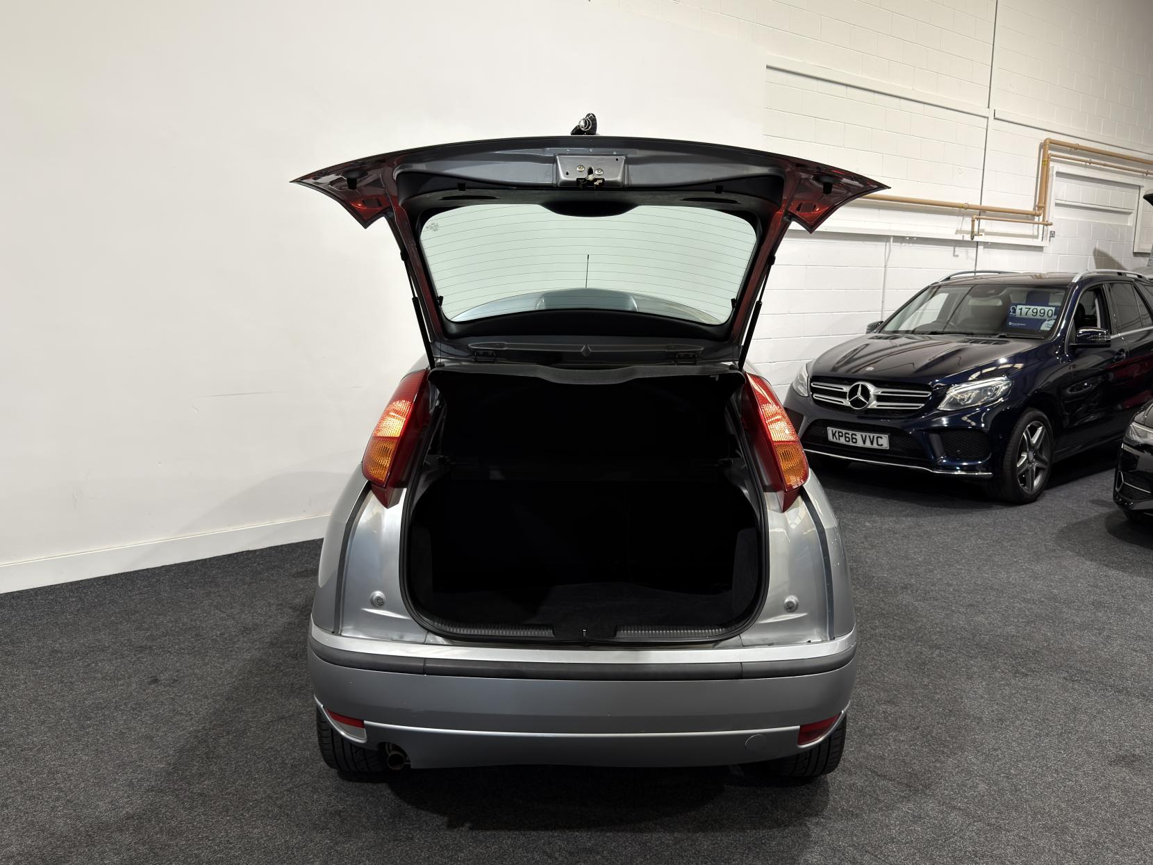 Ford Focus 1.6i 16v Edge Hatchback 5dr Petrol Manual (165 g/km, 99 bhp)