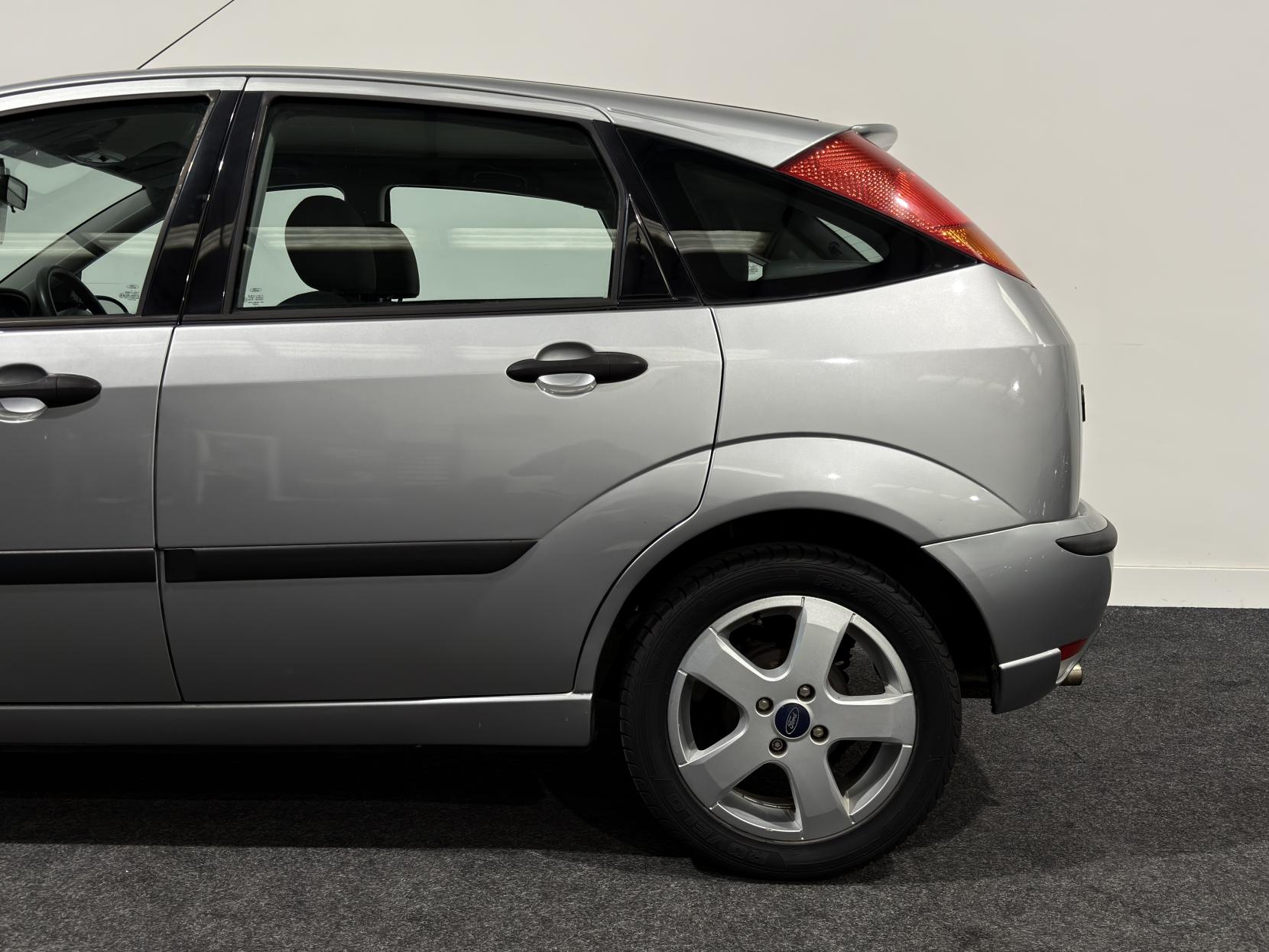 Ford Focus 1.6i 16v Edge Hatchback 5dr Petrol Manual (165 g/km, 99 bhp)