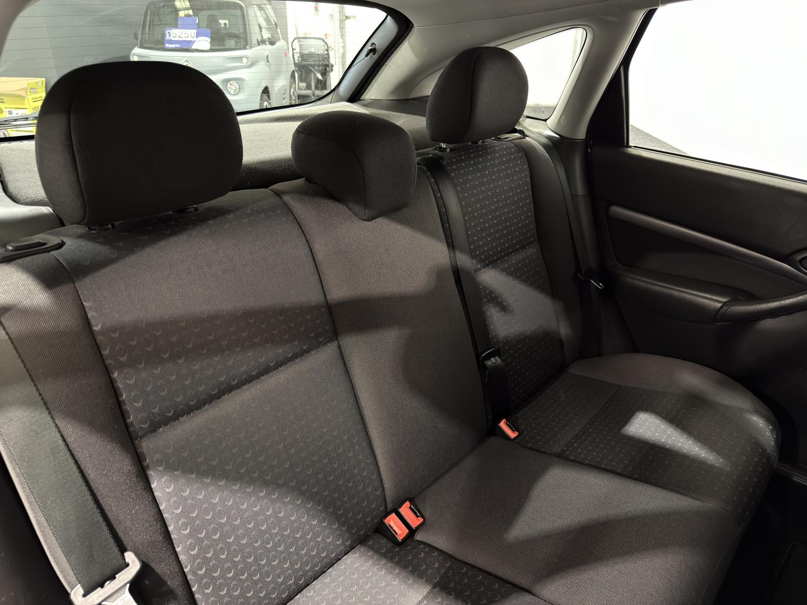 Ford Focus 1.6i 16v Edge Hatchback 5dr Petrol Manual (165 g/km, 99 bhp)