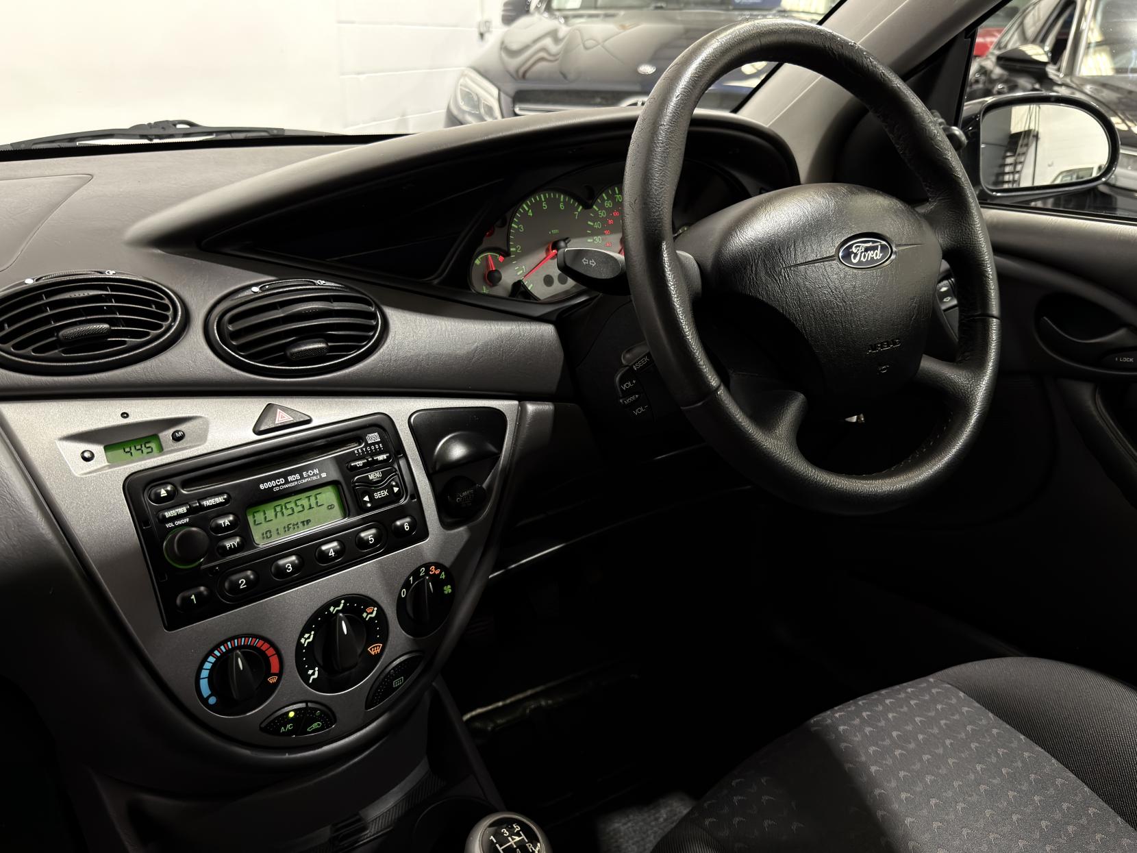 Ford Focus 1.6i 16v Edge Hatchback 5dr Petrol Manual (165 g/km, 99 bhp)