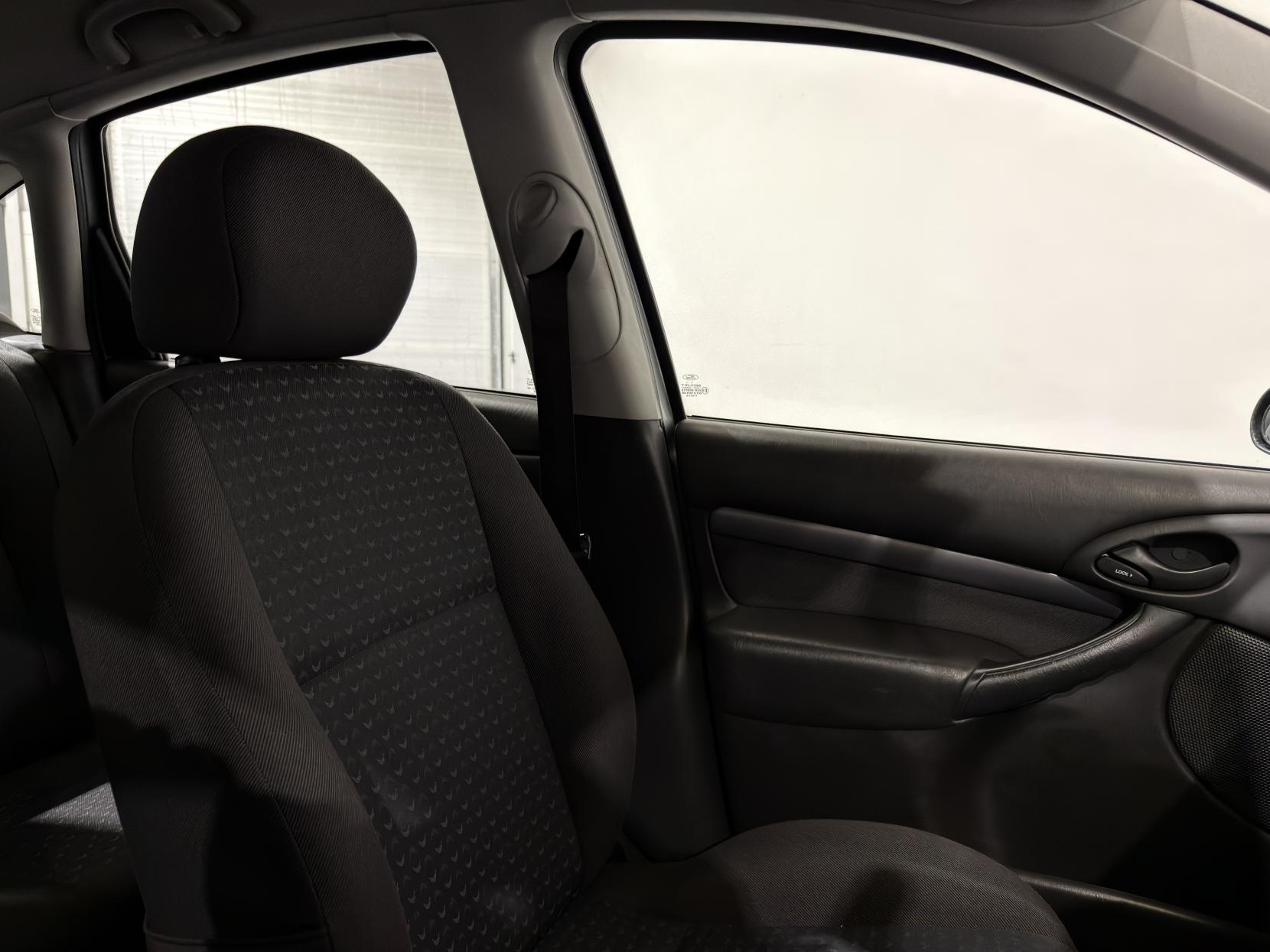 Ford Focus 1.6i 16v Edge Hatchback 5dr Petrol Manual (165 g/km, 99 bhp)