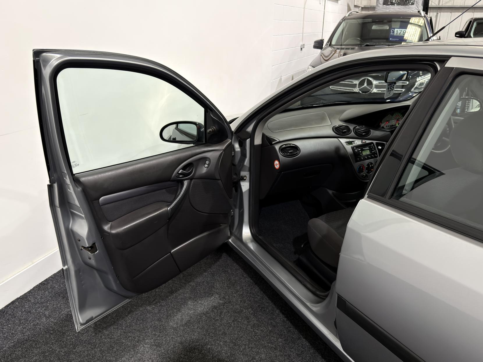 Ford Focus 1.6i 16v Edge Hatchback 5dr Petrol Manual (165 g/km, 99 bhp)