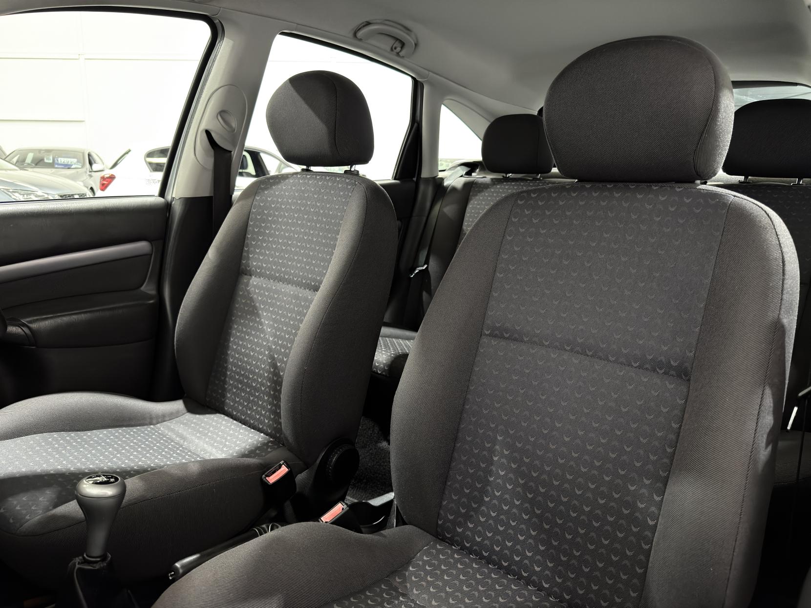 Ford Focus 1.6i 16v Edge Hatchback 5dr Petrol Manual (165 g/km, 99 bhp)