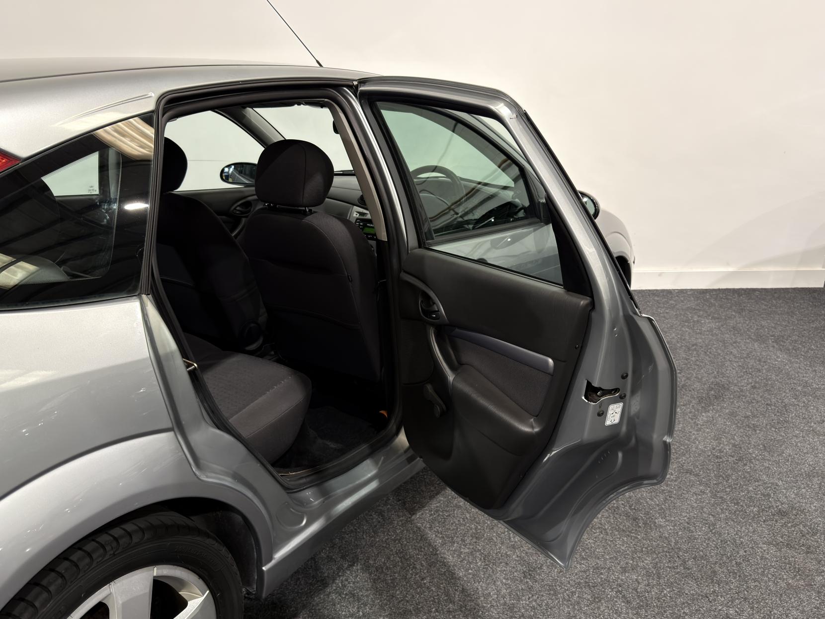 Ford Focus 1.6i 16v Edge Hatchback 5dr Petrol Manual (165 g/km, 99 bhp)