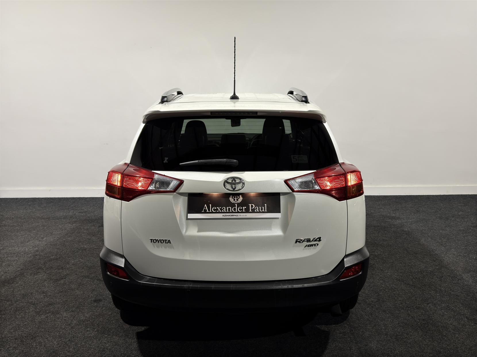 Toyota RAV4 2.2 D-4D Invincible SUV 5dr Diesel Manual 4WD Euro 5 (150 ps)