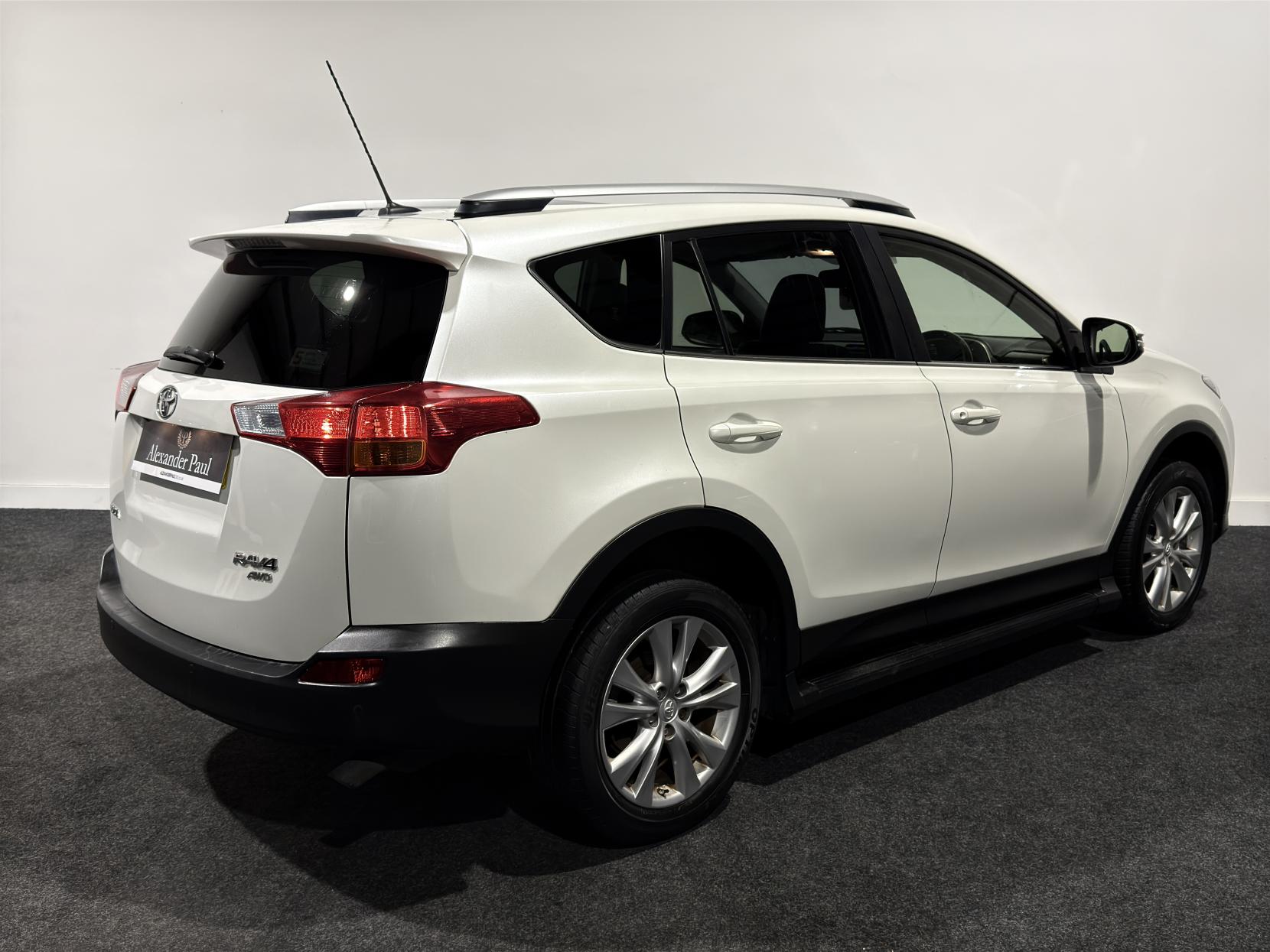 Toyota RAV4 2.2 D-4D Invincible SUV 5dr Diesel Manual 4WD Euro 5 (150 ps)