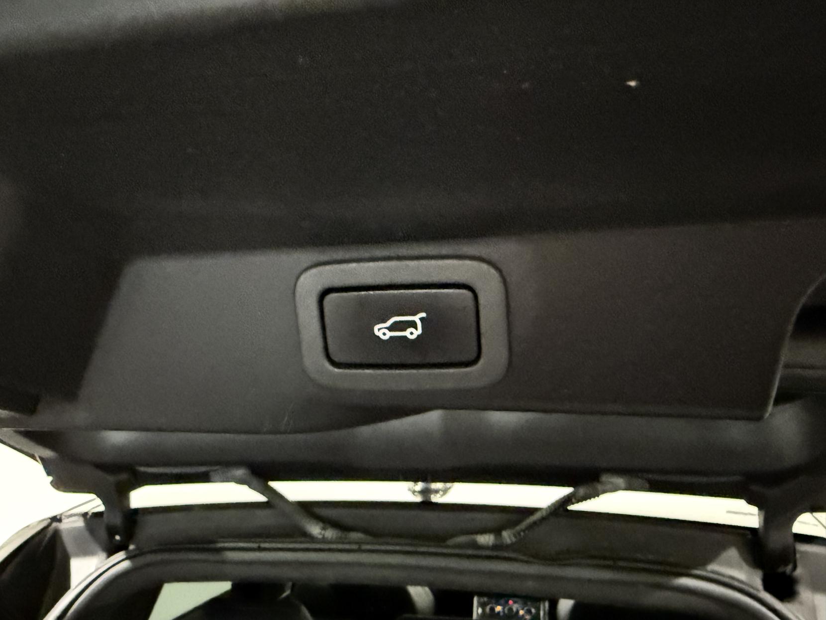 Land Rover Range Rover Sport 4.4 SD V8 Autobiography Dynamic SUV 5dr Diesel Auto 4WD Euro 6 (s/s) (339 ps)