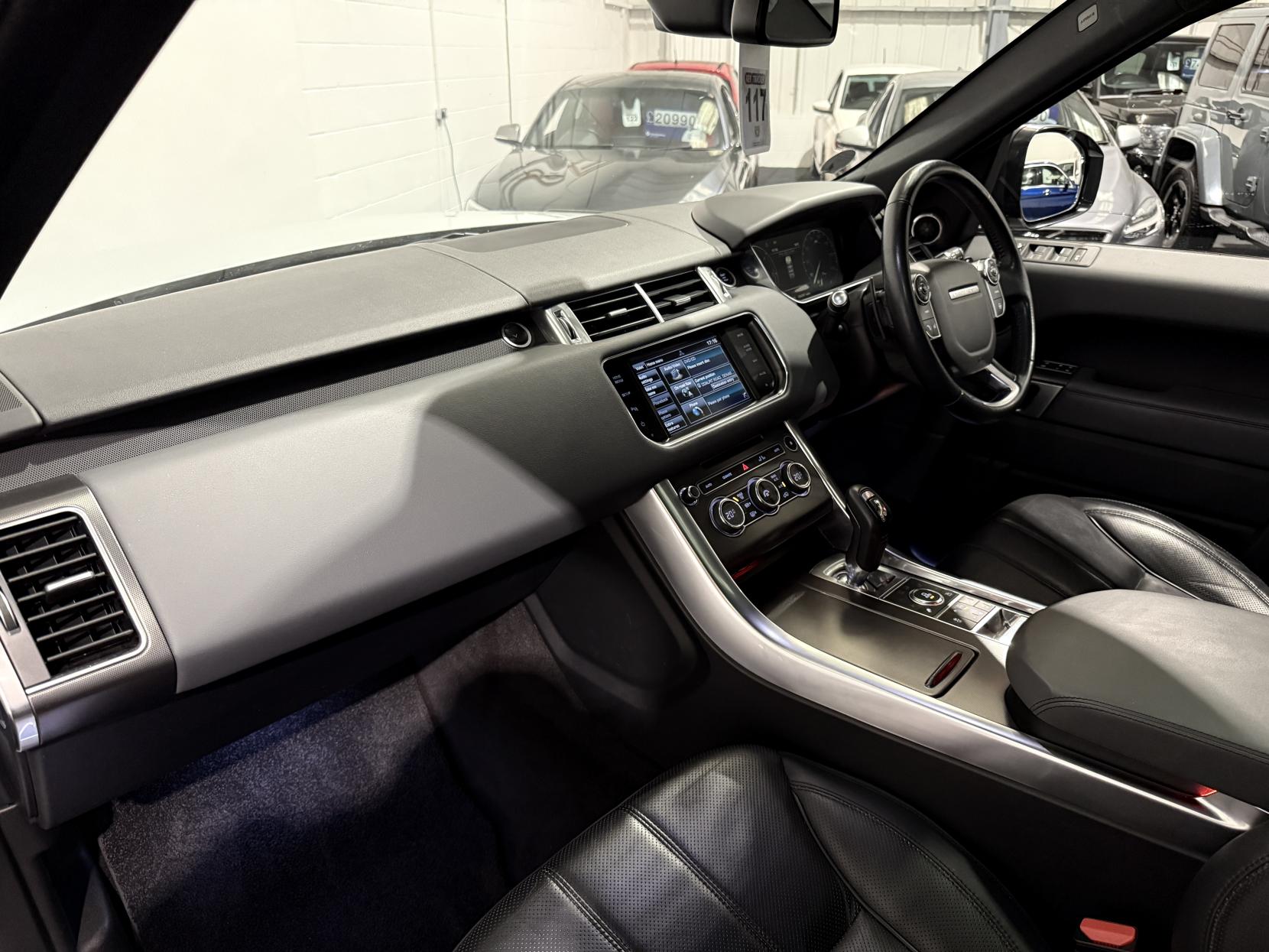Land Rover Range Rover Sport 3.0 SD V6 HSE Dynamic SUV 5dr Diesel Auto 4WD Euro 5 (s/s) (306 ps)