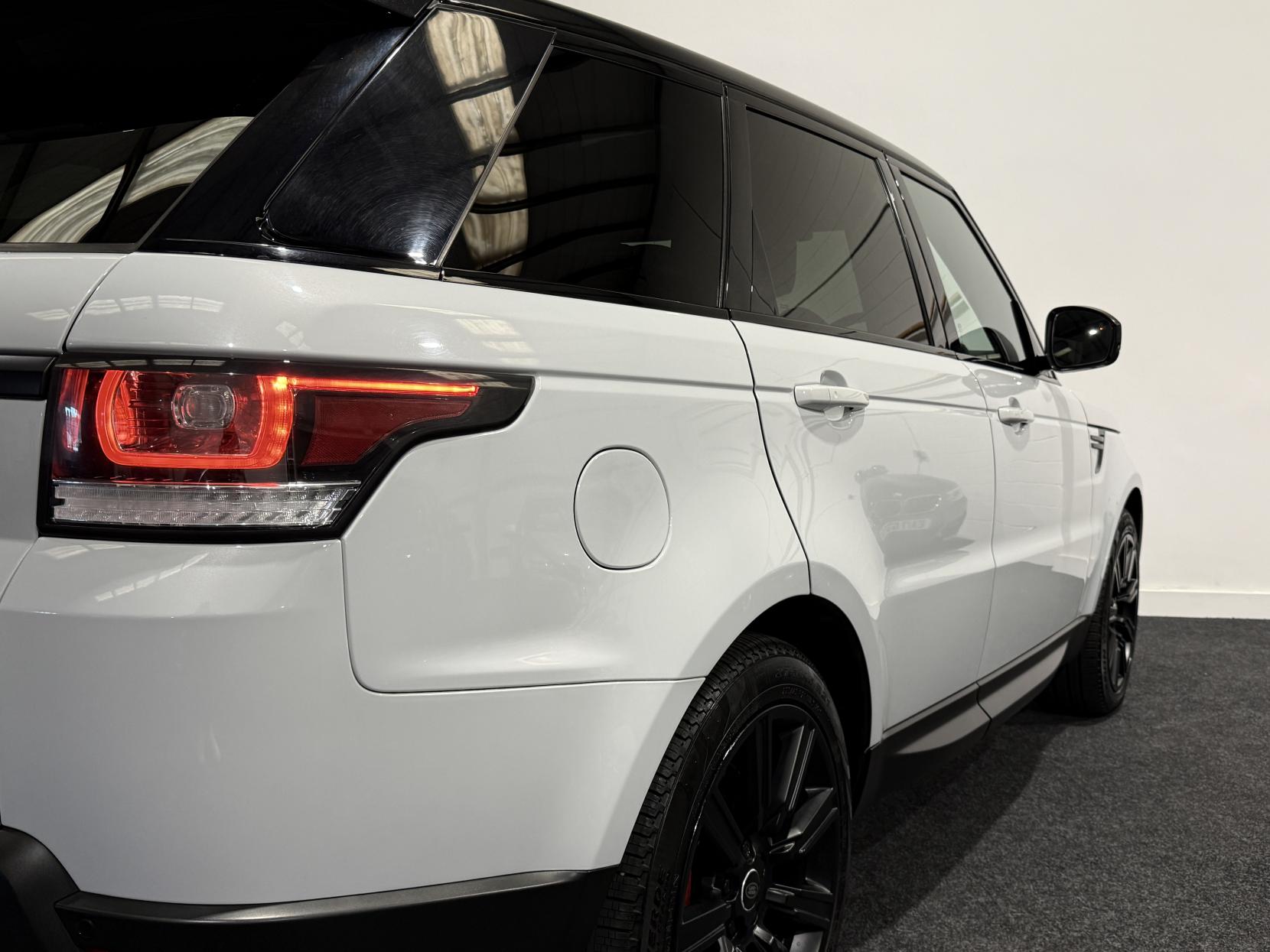 Land Rover Range Rover Sport 3.0 SD V6 HSE Dynamic SUV 5dr Diesel Auto 4WD Euro 5 (s/s) (306 ps)