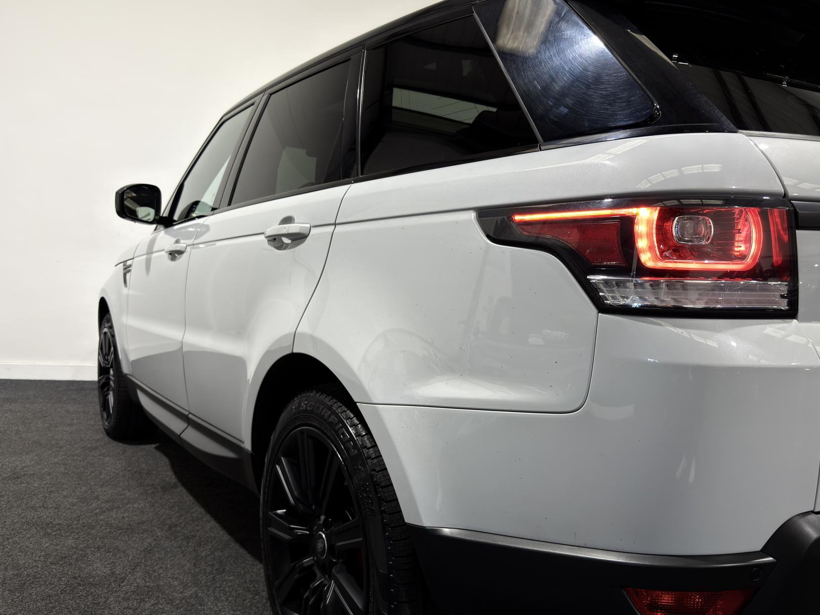 Land Rover Range Rover Sport 3.0 SD V6 HSE Dynamic SUV 5dr Diesel Auto 4WD Euro 5 (s/s) (306 ps)