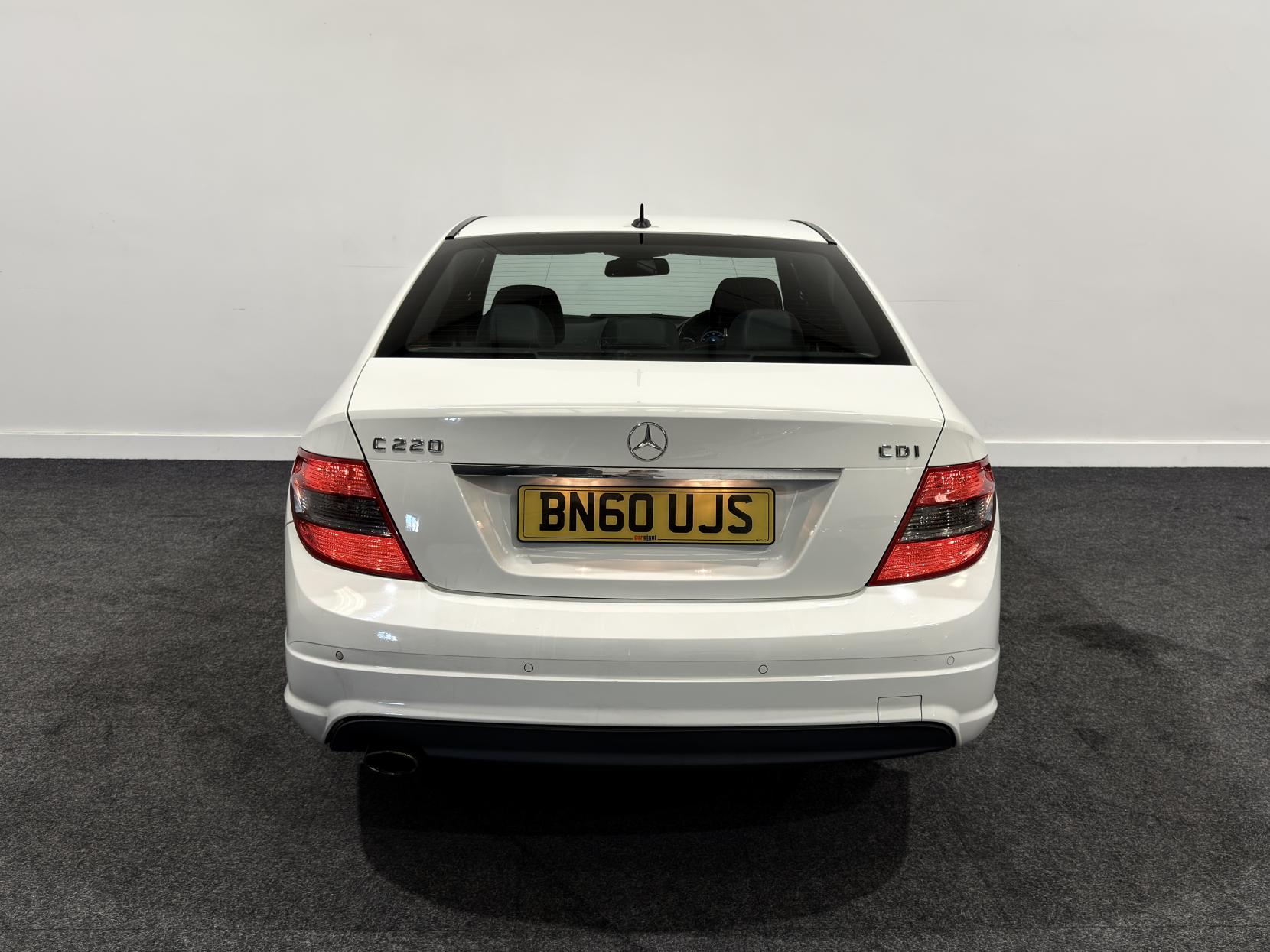 Mercedes-Benz C Class 2.1 C220 CDI BlueEfficiency Sport Saloon 4dr Diesel Auto Euro 5 (170 ps)