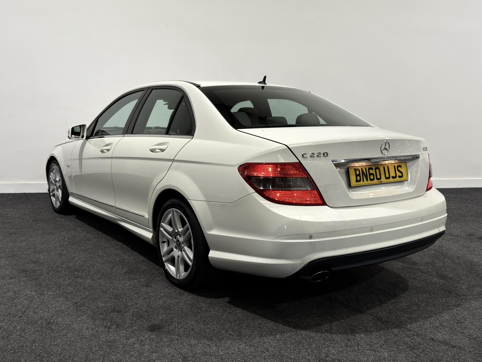 Mercedes-Benz C Class 2.1 C220 CDI BlueEfficiency Sport Saloon 4dr Diesel Auto Euro 5 (170 ps)