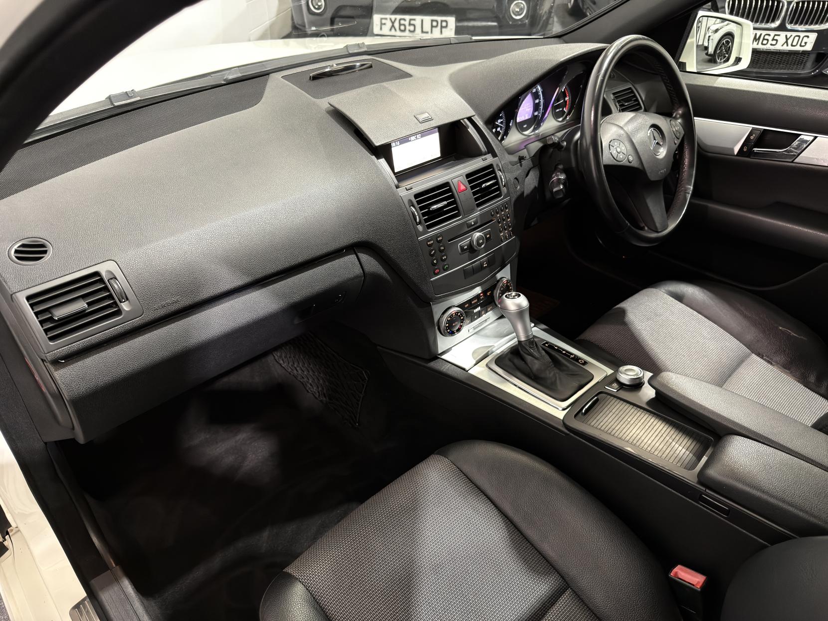 Mercedes-Benz C Class 2.1 C220 CDI BlueEfficiency Sport Saloon 4dr Diesel Auto Euro 5 (170 ps)