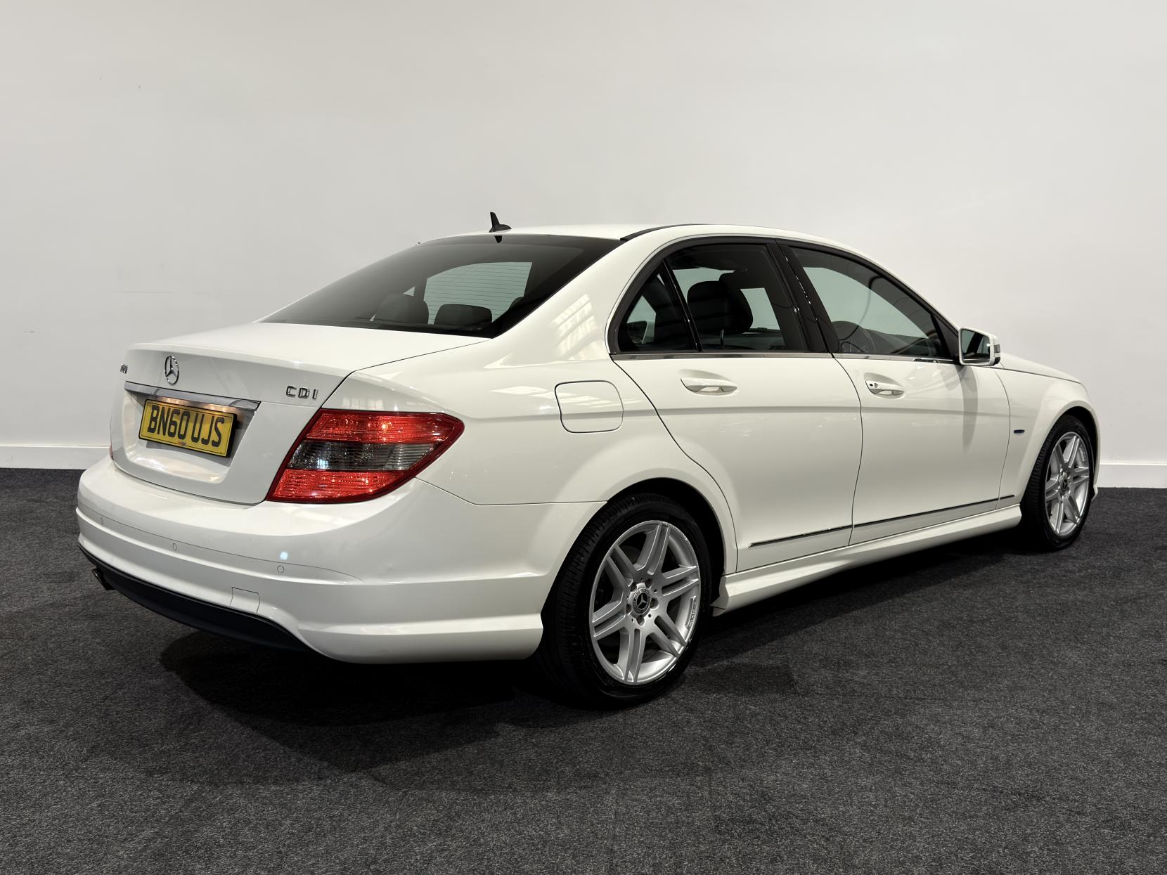 Mercedes-Benz C Class 2.1 C220 CDI BlueEfficiency Sport Saloon 4dr Diesel Auto Euro 5 (170 ps)
