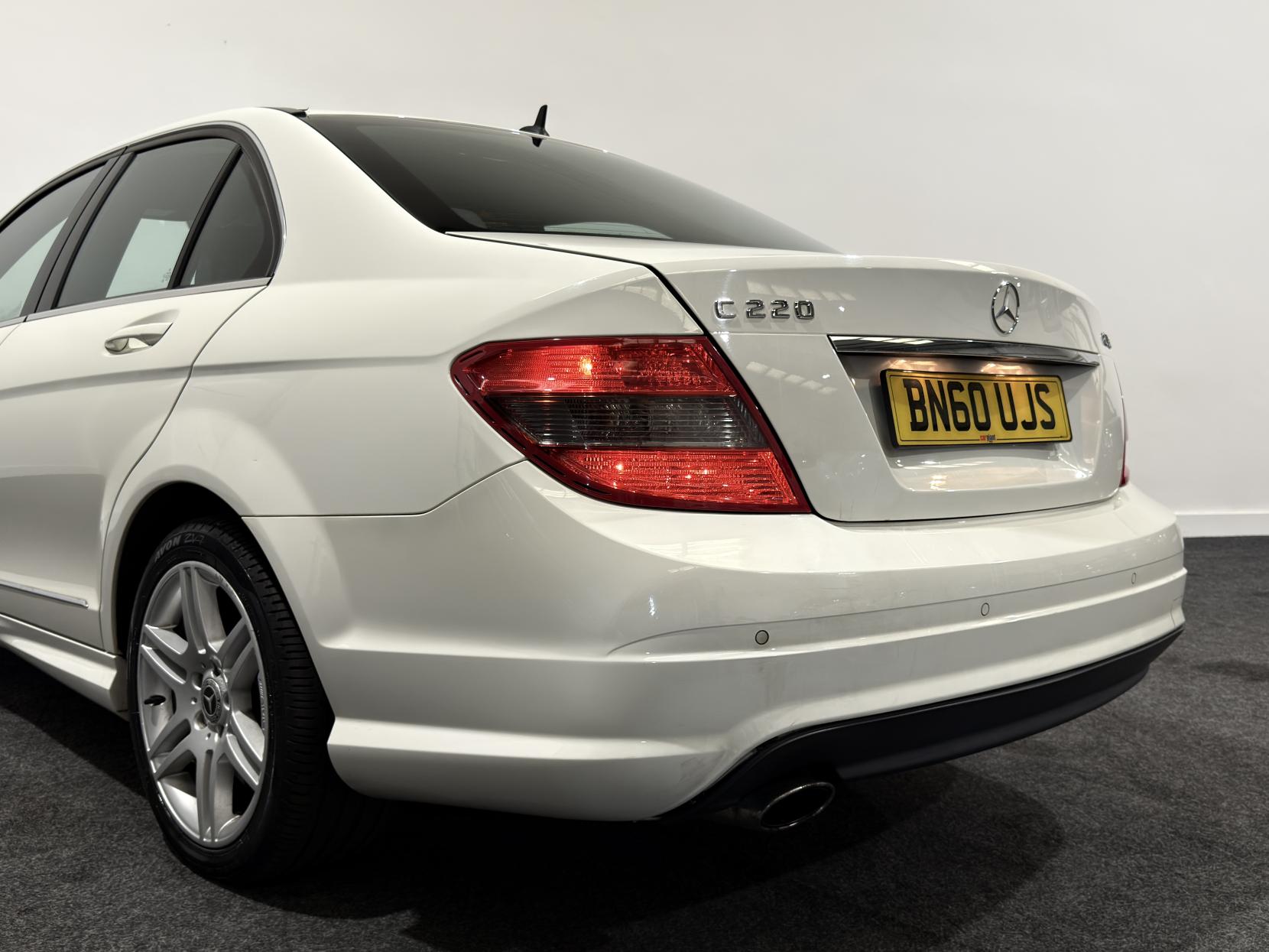 Mercedes-Benz C Class 2.1 C220 CDI BlueEfficiency Sport Saloon 4dr Diesel Auto Euro 5 (170 ps)