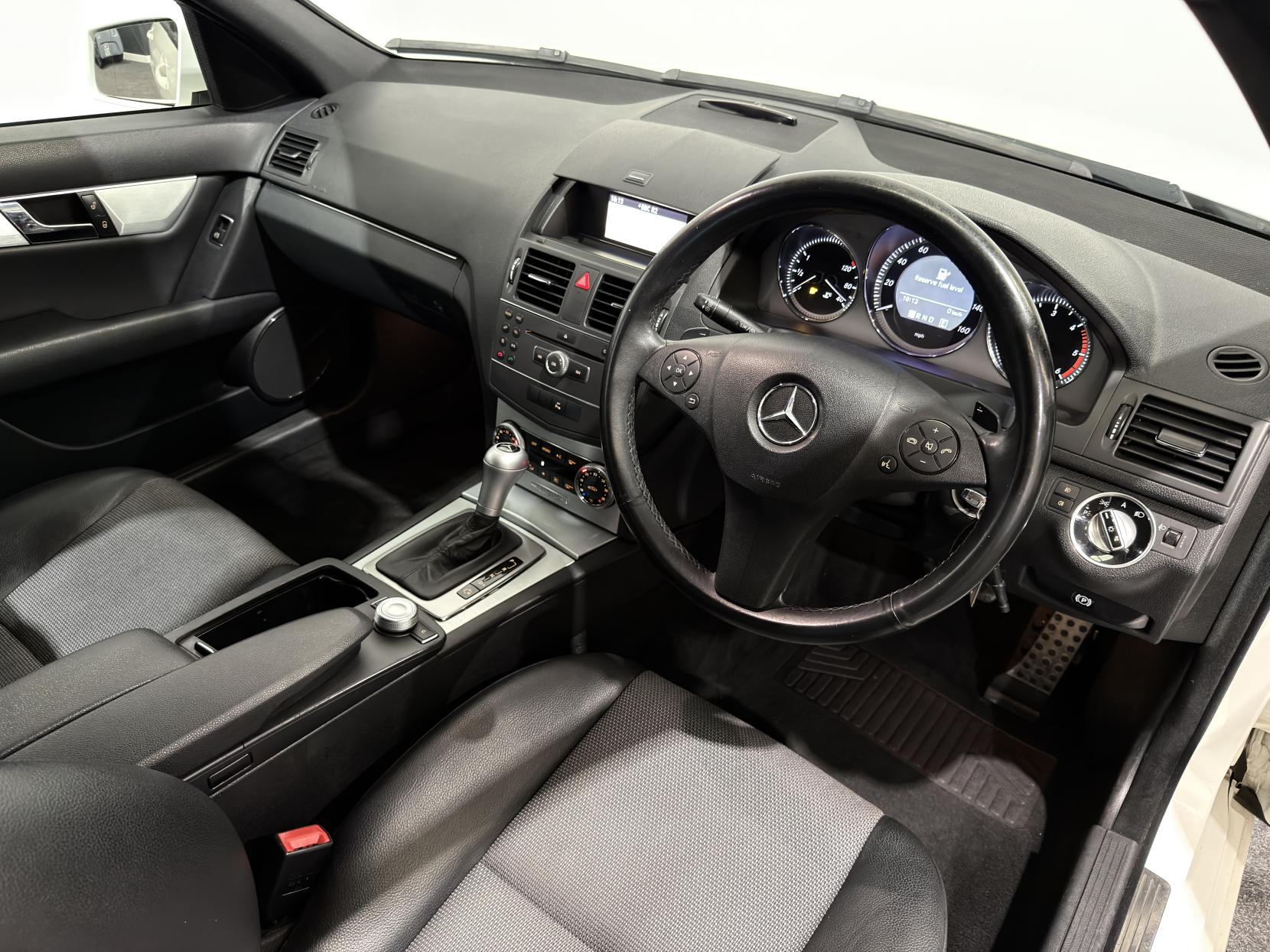 Mercedes-Benz C Class 2.1 C220 CDI BlueEfficiency Sport Saloon 4dr Diesel Auto Euro 5 (170 ps)