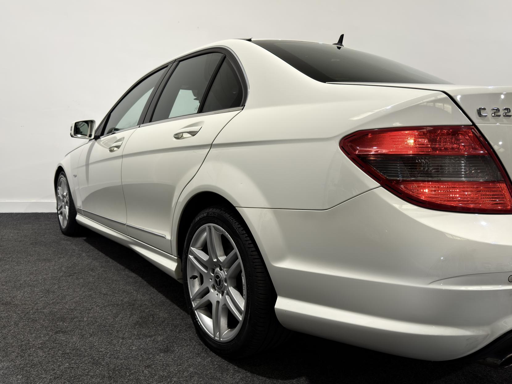 Mercedes-Benz C Class 2.1 C220 CDI BlueEfficiency Sport Saloon 4dr Diesel Auto Euro 5 (170 ps)