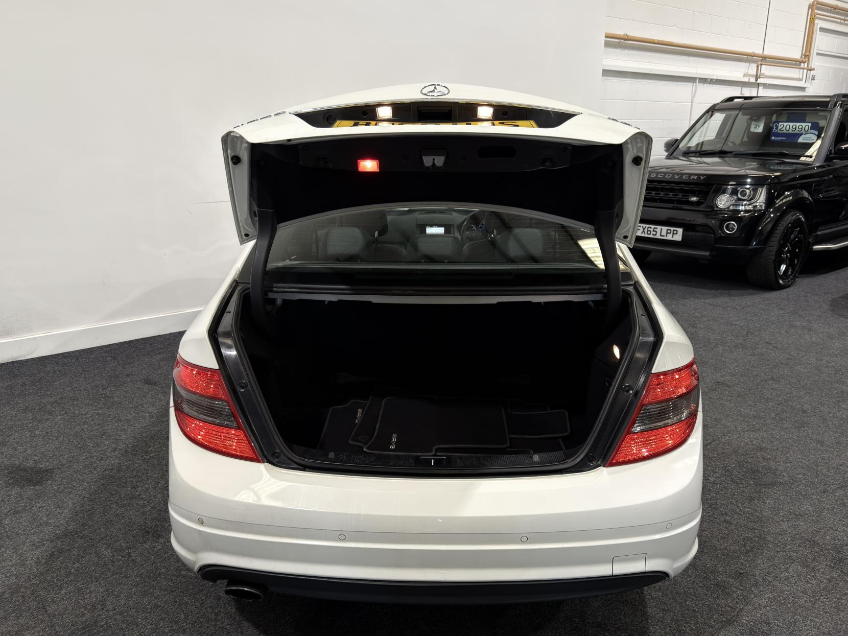 Mercedes-Benz C Class 2.1 C220 CDI BlueEfficiency Sport Saloon 4dr Diesel Auto Euro 5 (170 ps)