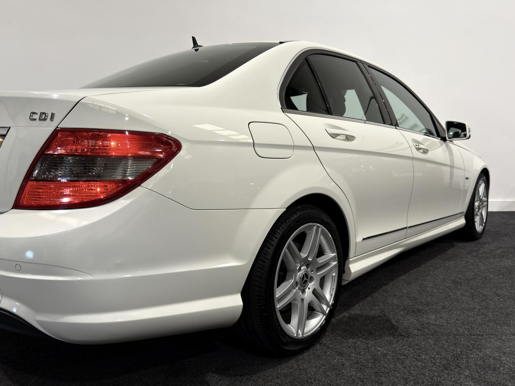 Mercedes-Benz C Class 2.1 C220 CDI BlueEfficiency Sport Saloon 4dr Diesel Auto Euro 5 (170 ps)