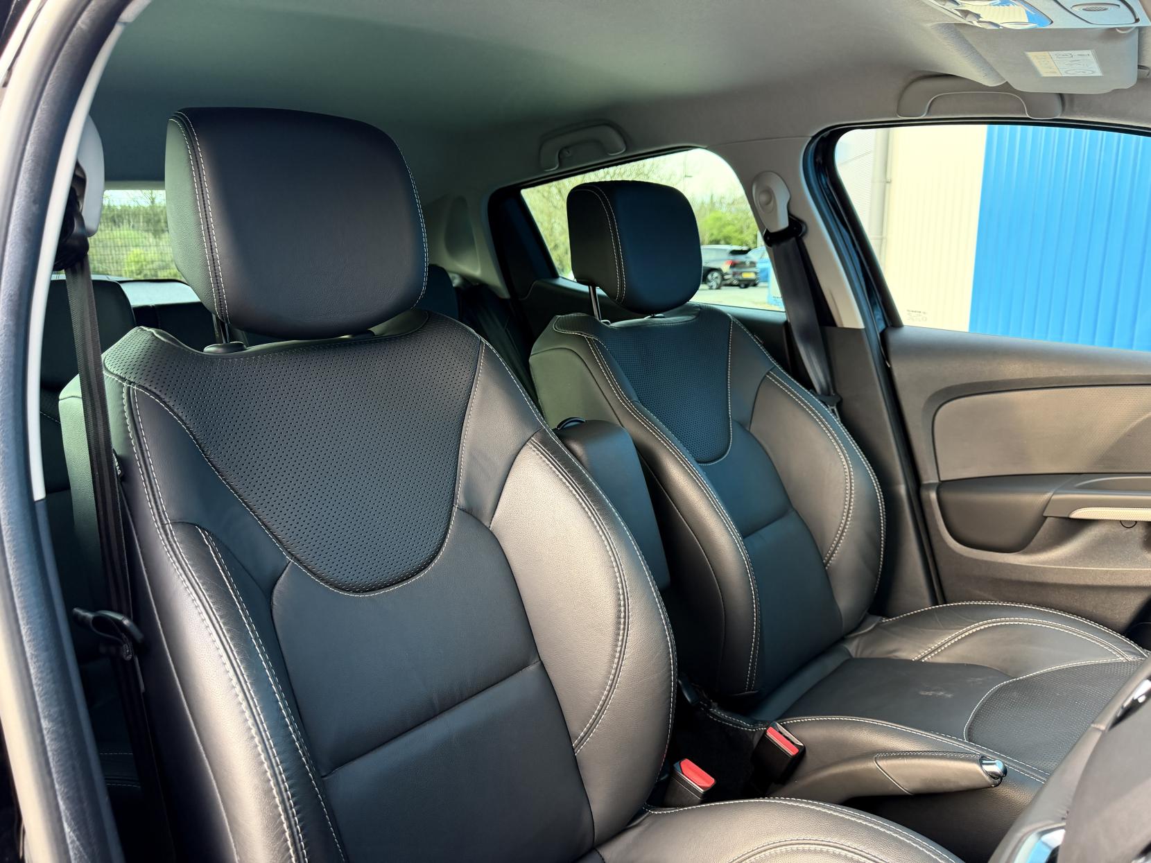 Renault Clio 0.9 TCe Iconic 25 Nav Hatchback 5dr Petrol Manual Euro 6 (s/s) (90 ps)