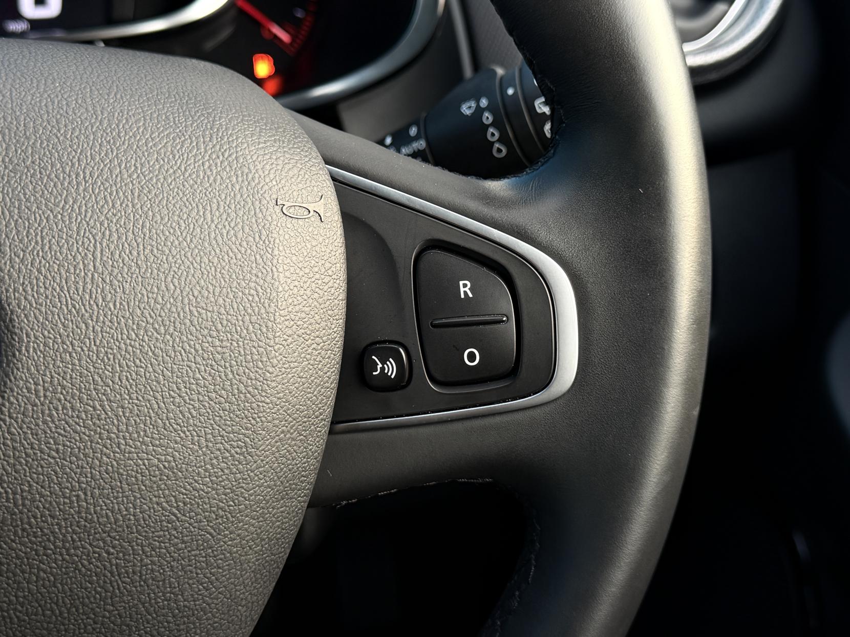 Renault Clio 0.9 TCe Iconic 25 Nav Hatchback 5dr Petrol Manual Euro 6 (s/s) (90 ps)