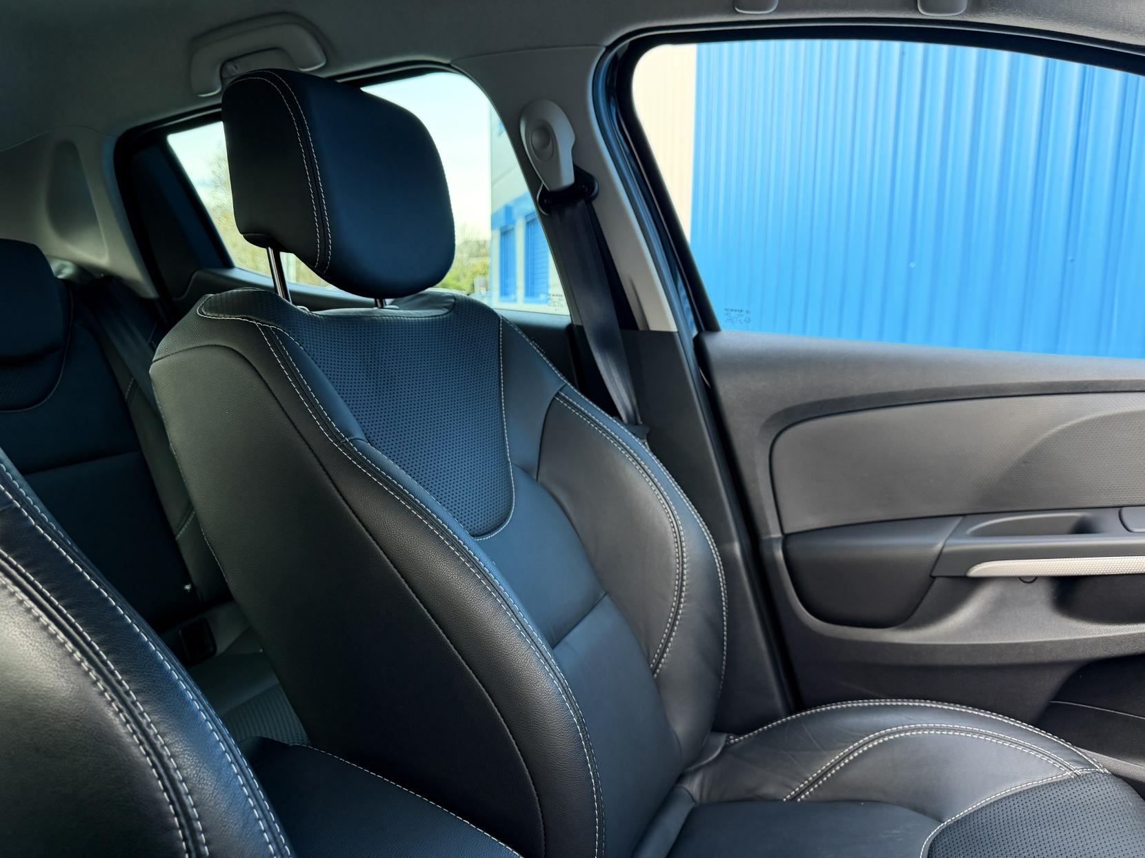 Renault Clio 0.9 TCe Iconic 25 Nav Hatchback 5dr Petrol Manual Euro 6 (s/s) (90 ps)