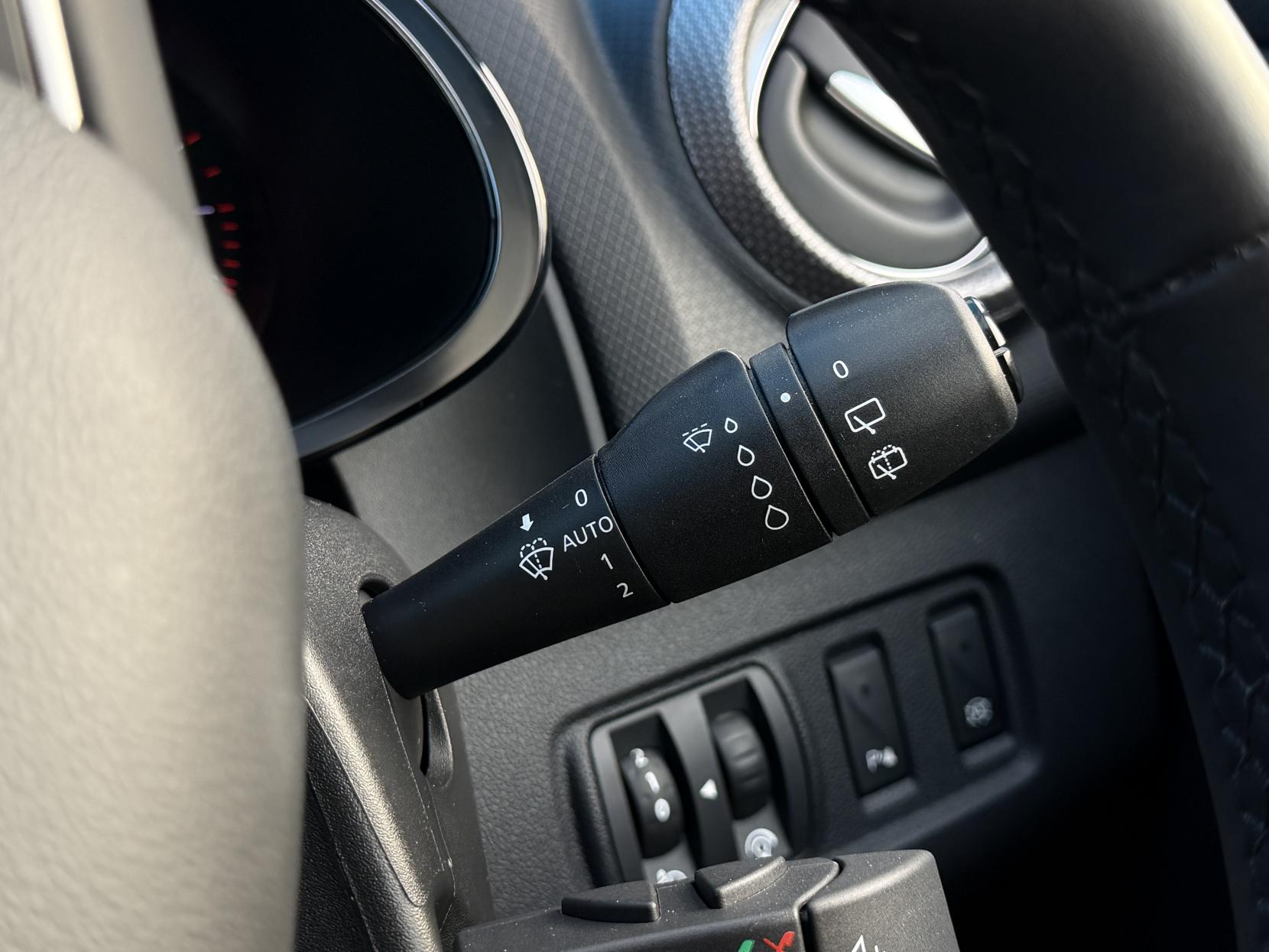 Renault Clio 0.9 TCe Iconic 25 Nav Hatchback 5dr Petrol Manual Euro 6 (s/s) (90 ps)