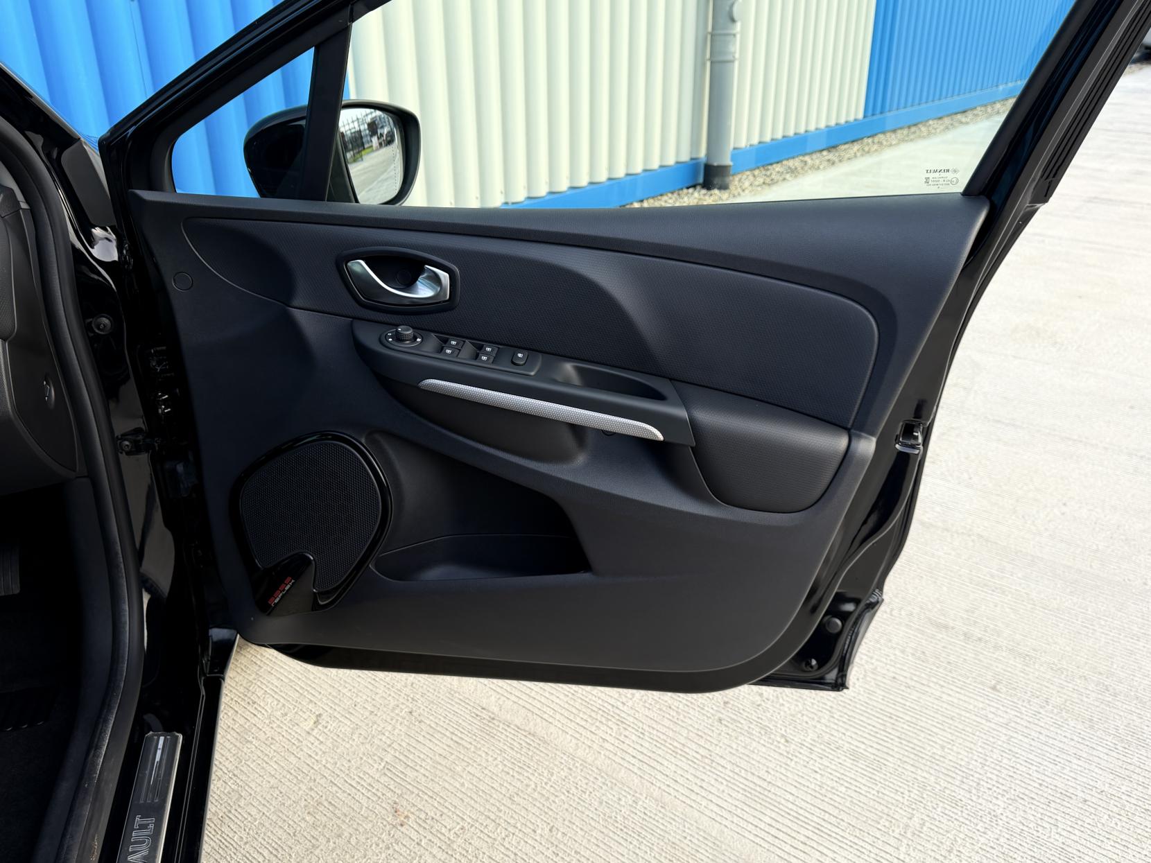 Renault Clio 0.9 TCe Iconic 25 Nav Hatchback 5dr Petrol Manual Euro 6 (s/s) (90 ps)