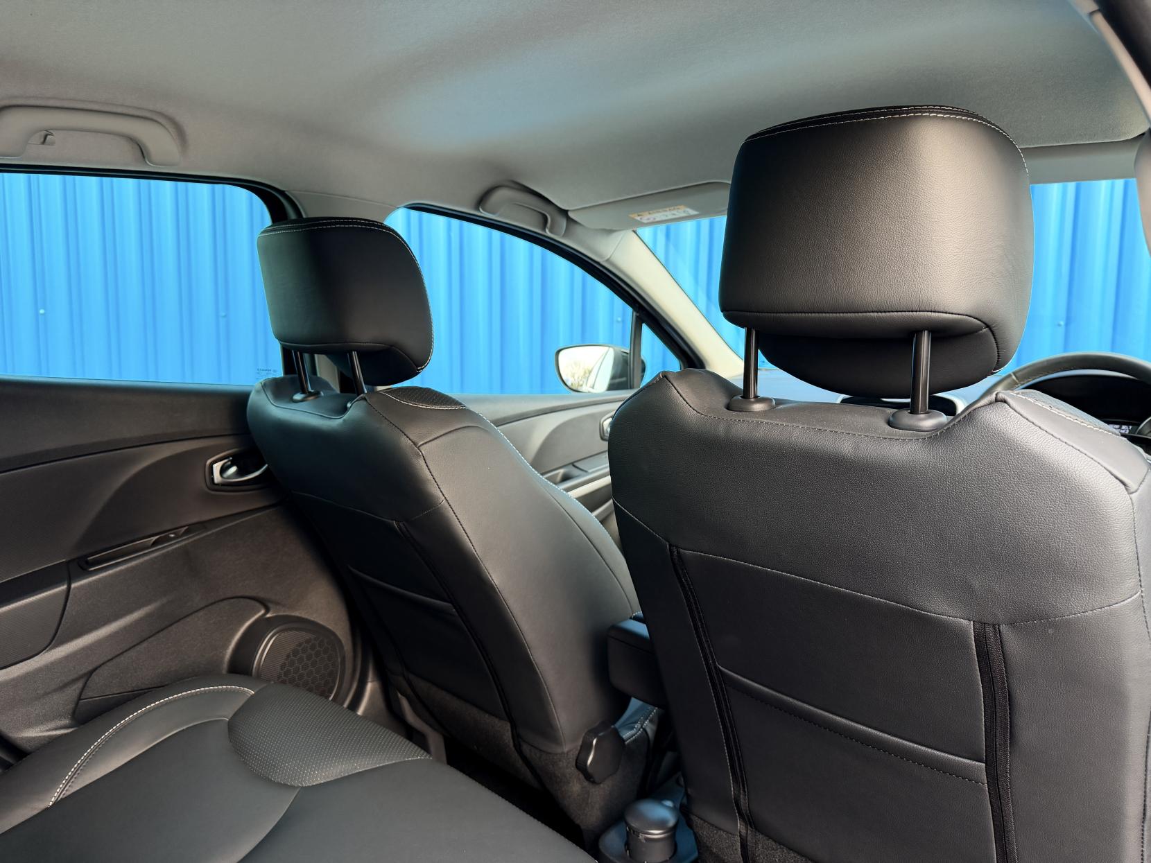 Renault Clio 0.9 TCe Iconic 25 Nav Hatchback 5dr Petrol Manual Euro 6 (s/s) (90 ps)