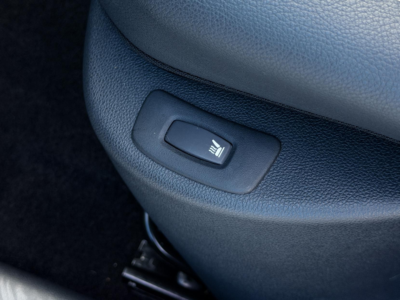 Renault Clio 0.9 TCe Iconic 25 Nav Hatchback 5dr Petrol Manual Euro 6 (s/s) (90 ps)