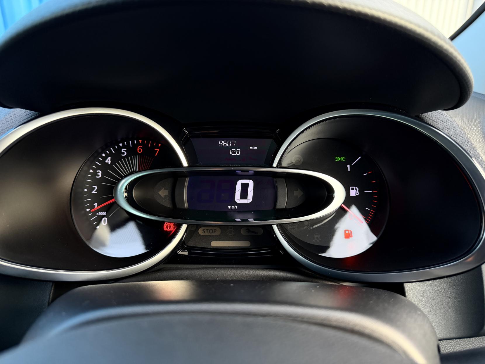 Renault Clio 0.9 TCe Iconic 25 Nav Hatchback 5dr Petrol Manual Euro 6 (s/s) (90 ps)