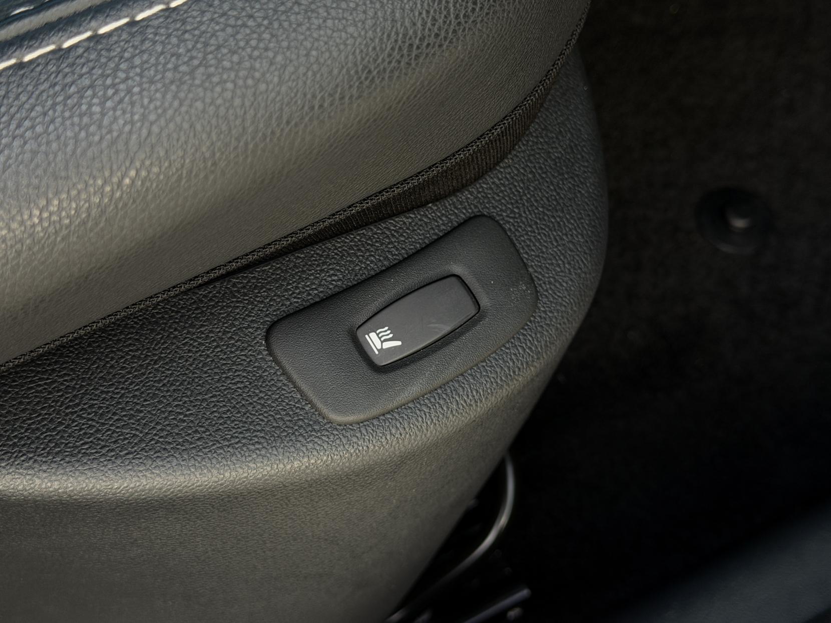 Renault Clio 0.9 TCe Iconic 25 Nav Hatchback 5dr Petrol Manual Euro 6 (s/s) (90 ps)