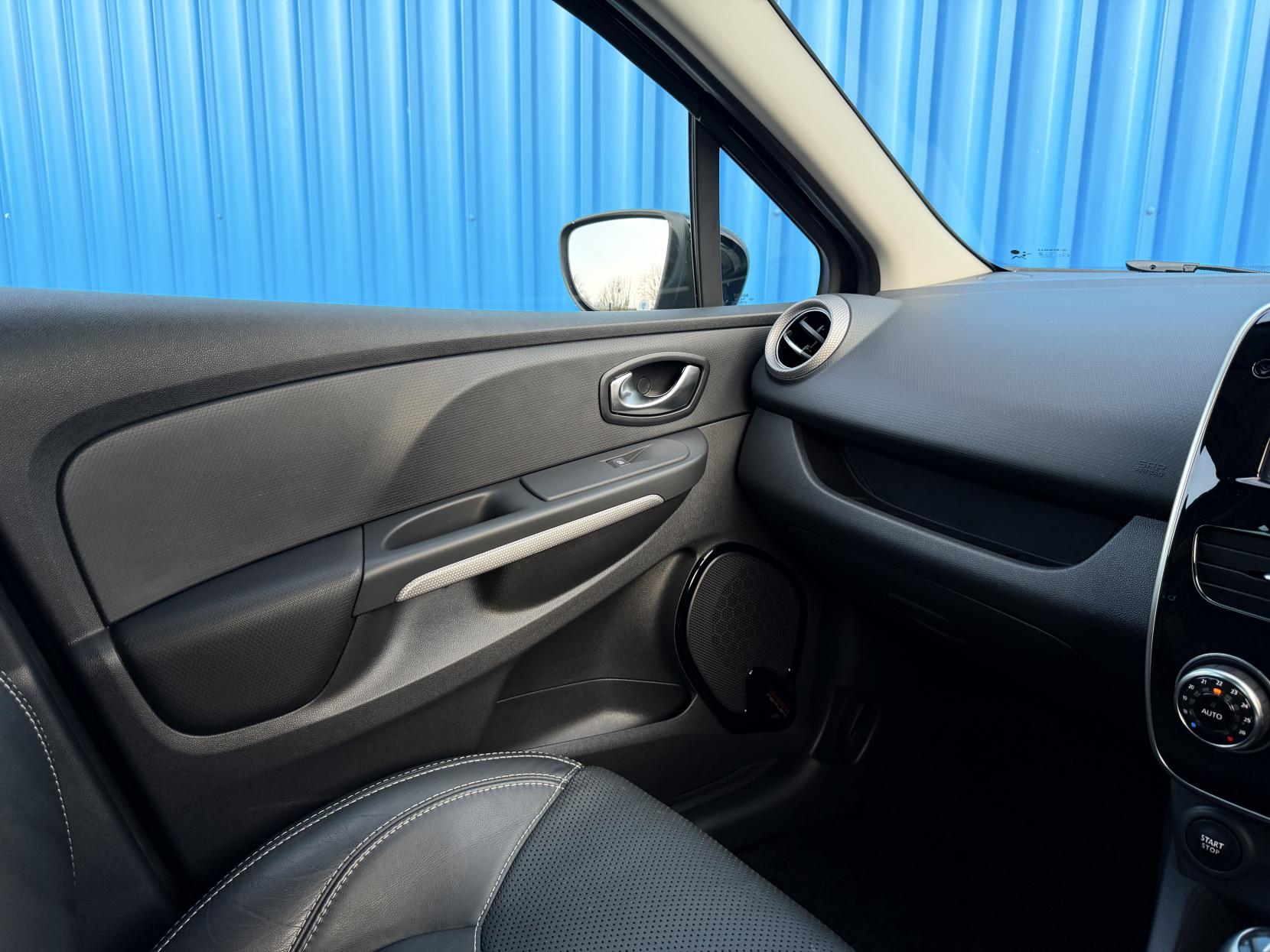 Renault Clio 0.9 TCe Iconic 25 Nav Hatchback 5dr Petrol Manual Euro 6 (s/s) (90 ps)