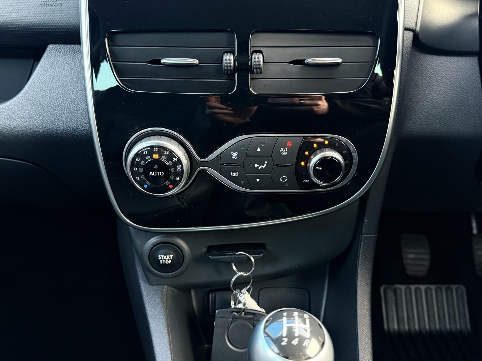 Renault Clio 0.9 TCe Iconic 25 Nav Hatchback 5dr Petrol Manual Euro 6 (s/s) (90 ps)