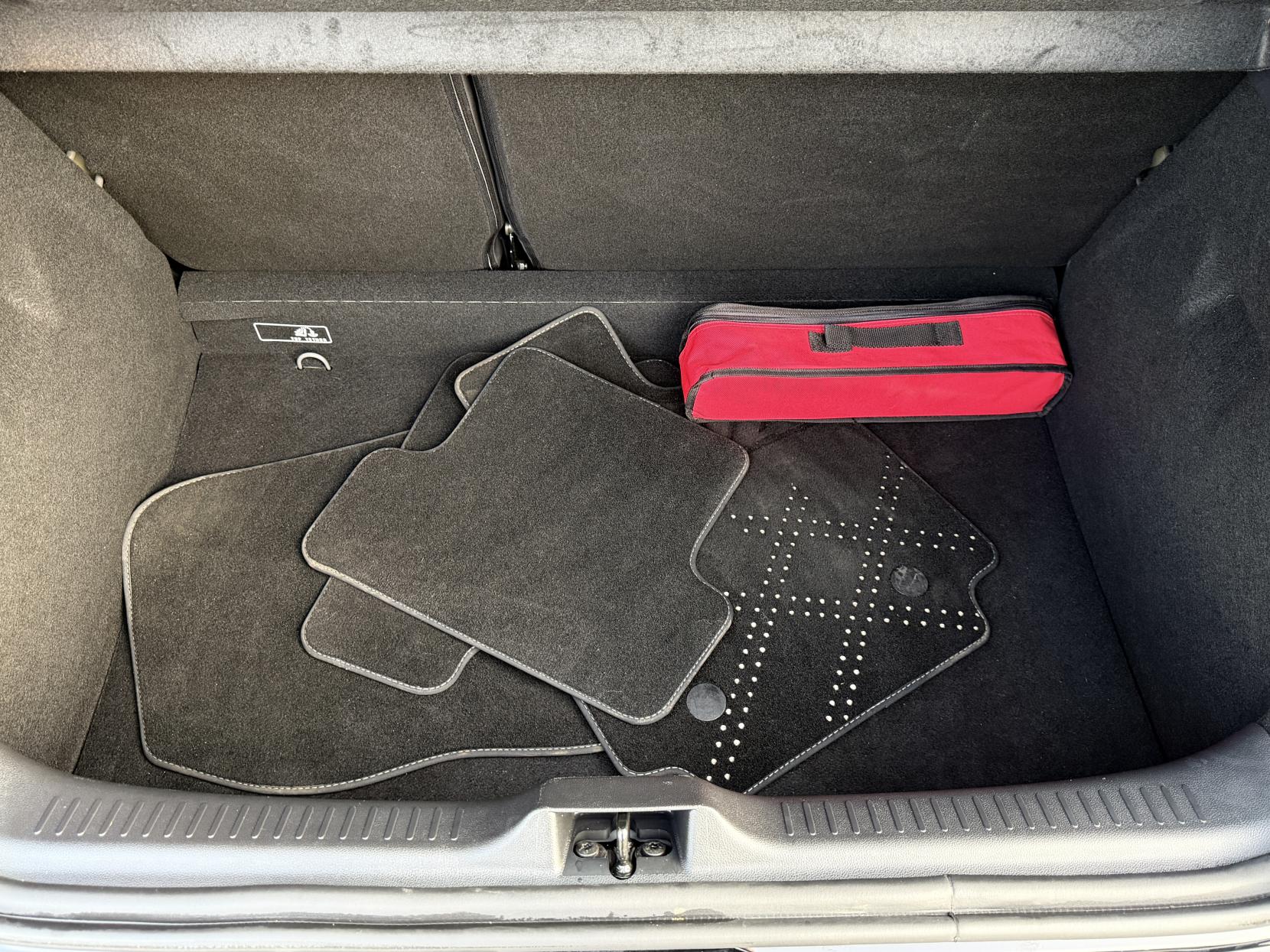 Renault Clio 0.9 TCe Iconic 25 Nav Hatchback 5dr Petrol Manual Euro 6 (s/s) (90 ps)