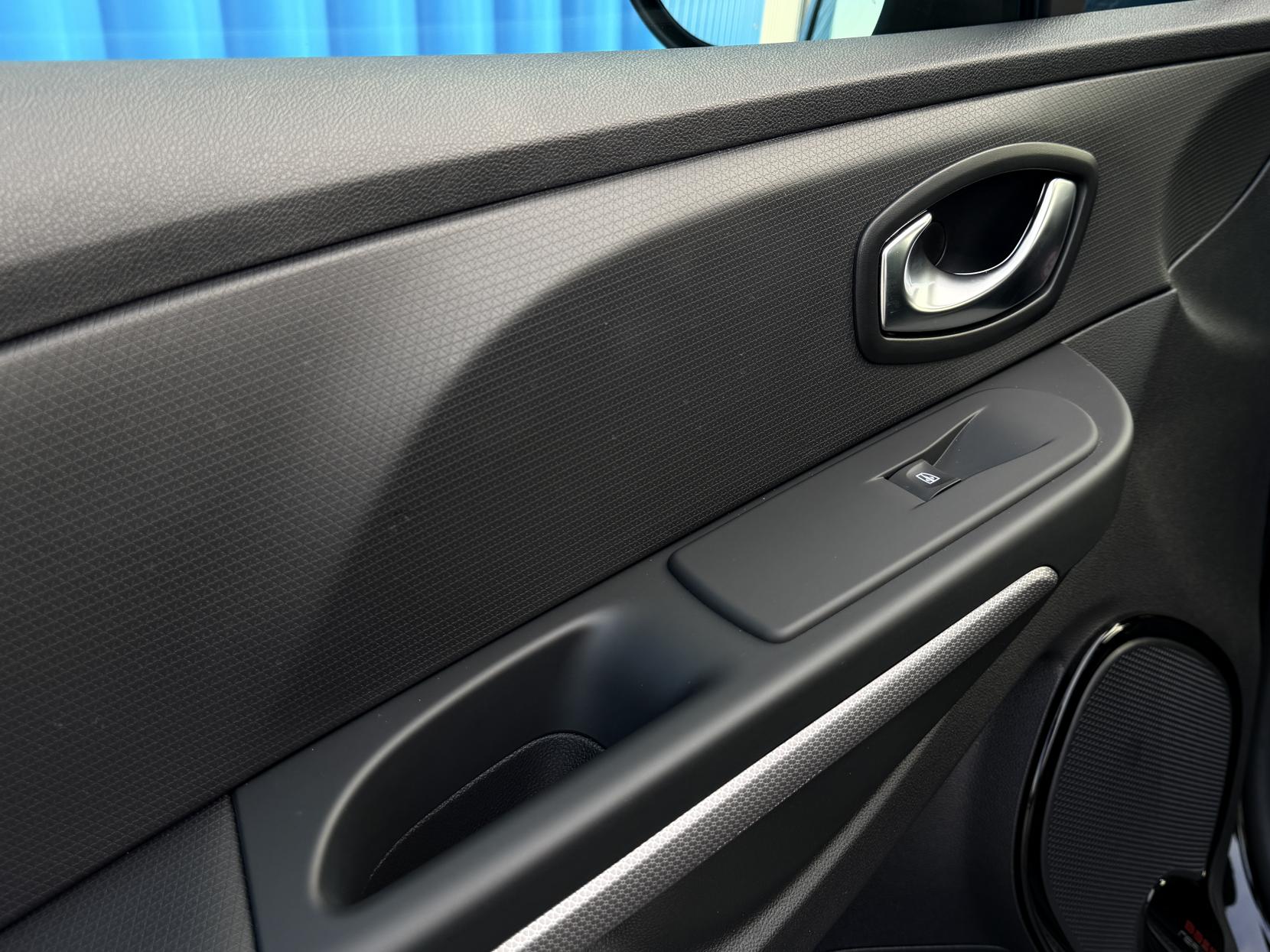 Renault Clio 0.9 TCe Iconic 25 Nav Hatchback 5dr Petrol Manual Euro 6 (s/s) (90 ps)