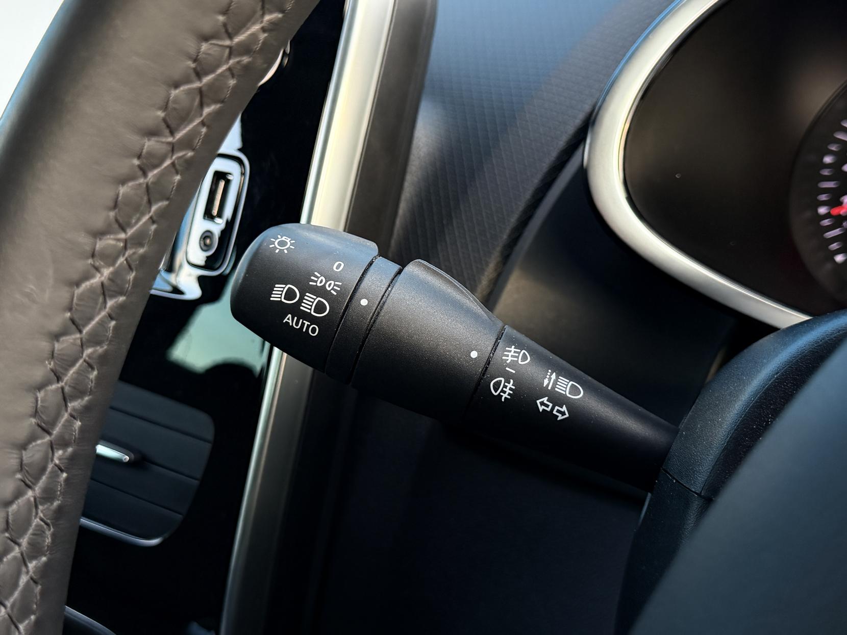 Renault Clio 0.9 TCe Iconic 25 Nav Hatchback 5dr Petrol Manual Euro 6 (s/s) (90 ps)