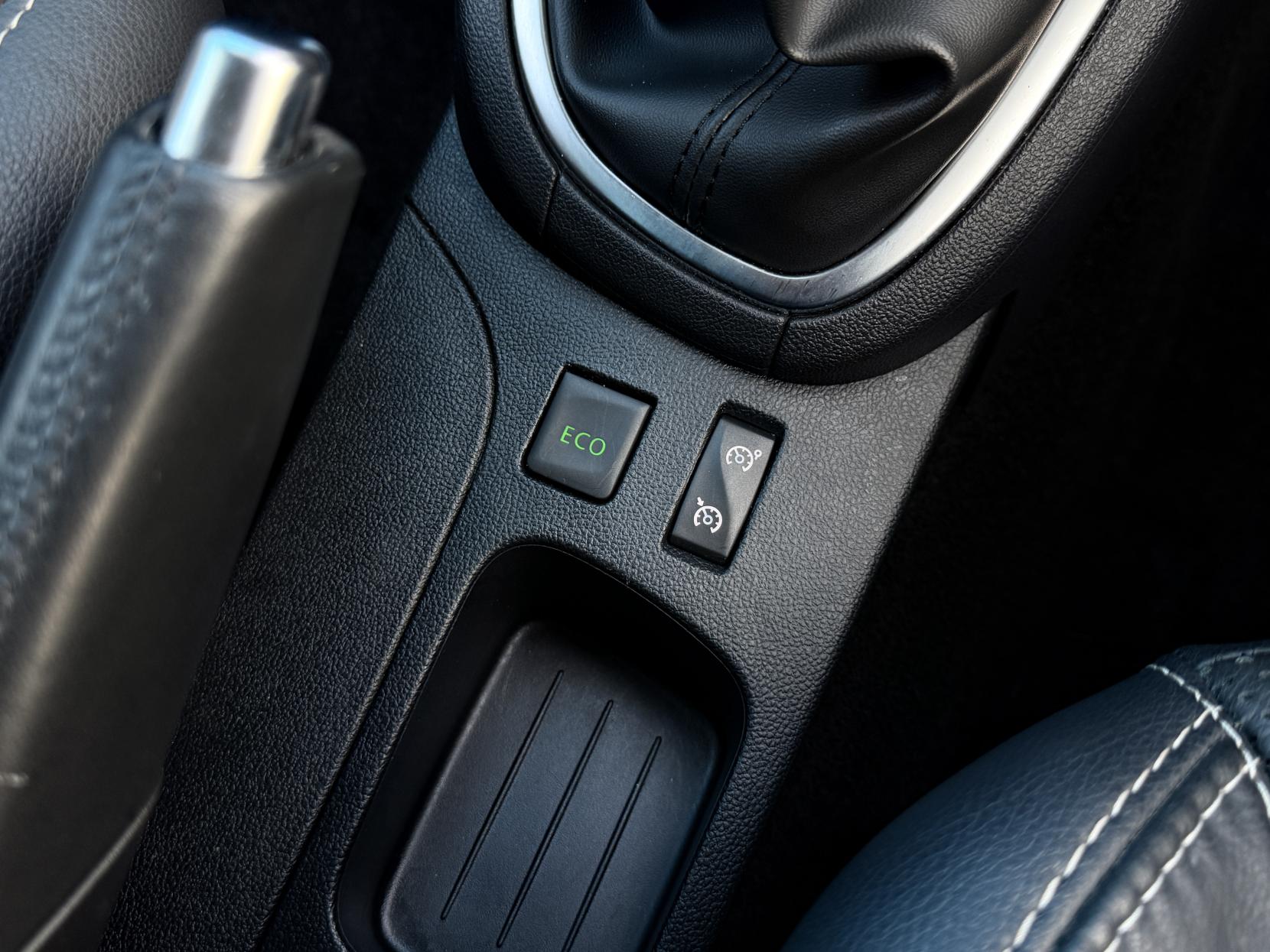 Renault Clio 0.9 TCe Iconic 25 Nav Hatchback 5dr Petrol Manual Euro 6 (s/s) (90 ps)