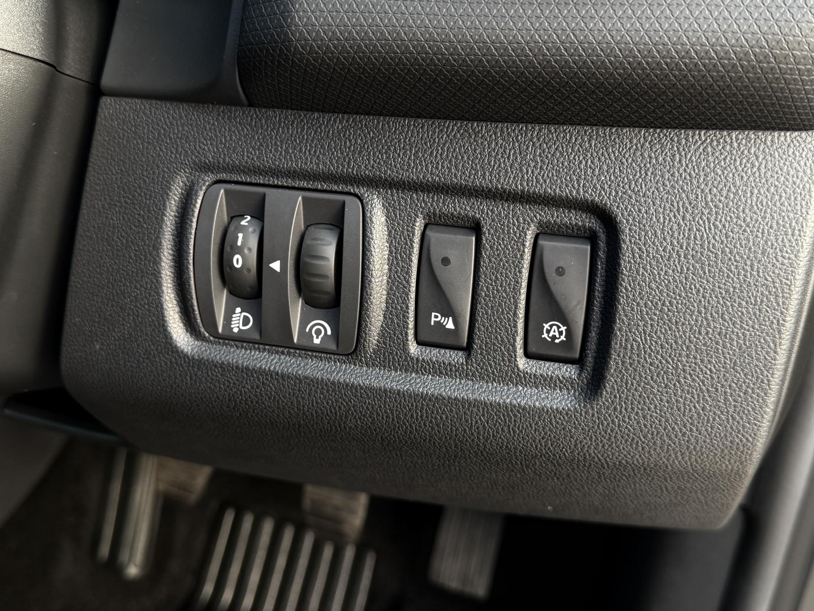 Renault Clio 0.9 TCe Iconic 25 Nav Hatchback 5dr Petrol Manual Euro 6 (s/s) (90 ps)