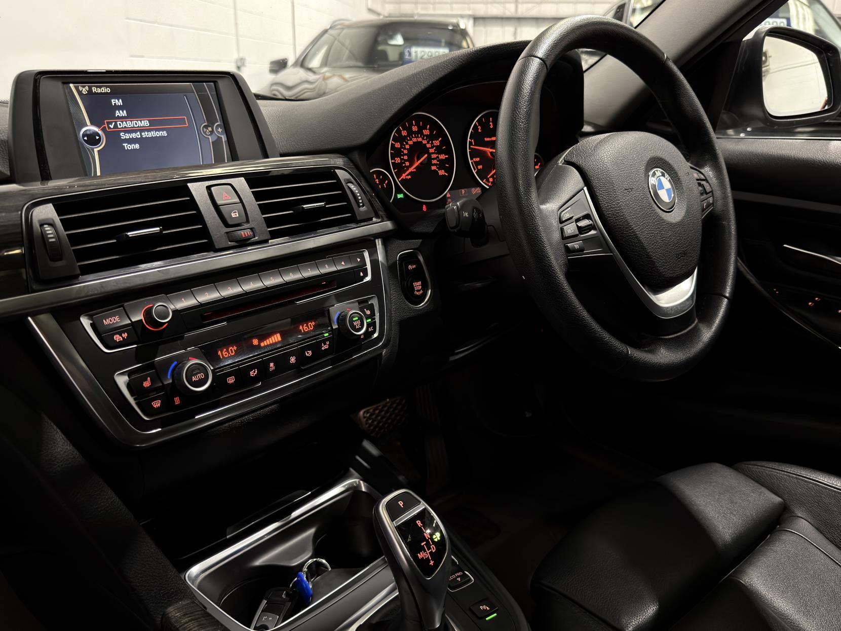 BMW 3 Series 3.0 330d Luxury Touring 5dr Diesel Auto Euro 5 (s/s) (258 ps)